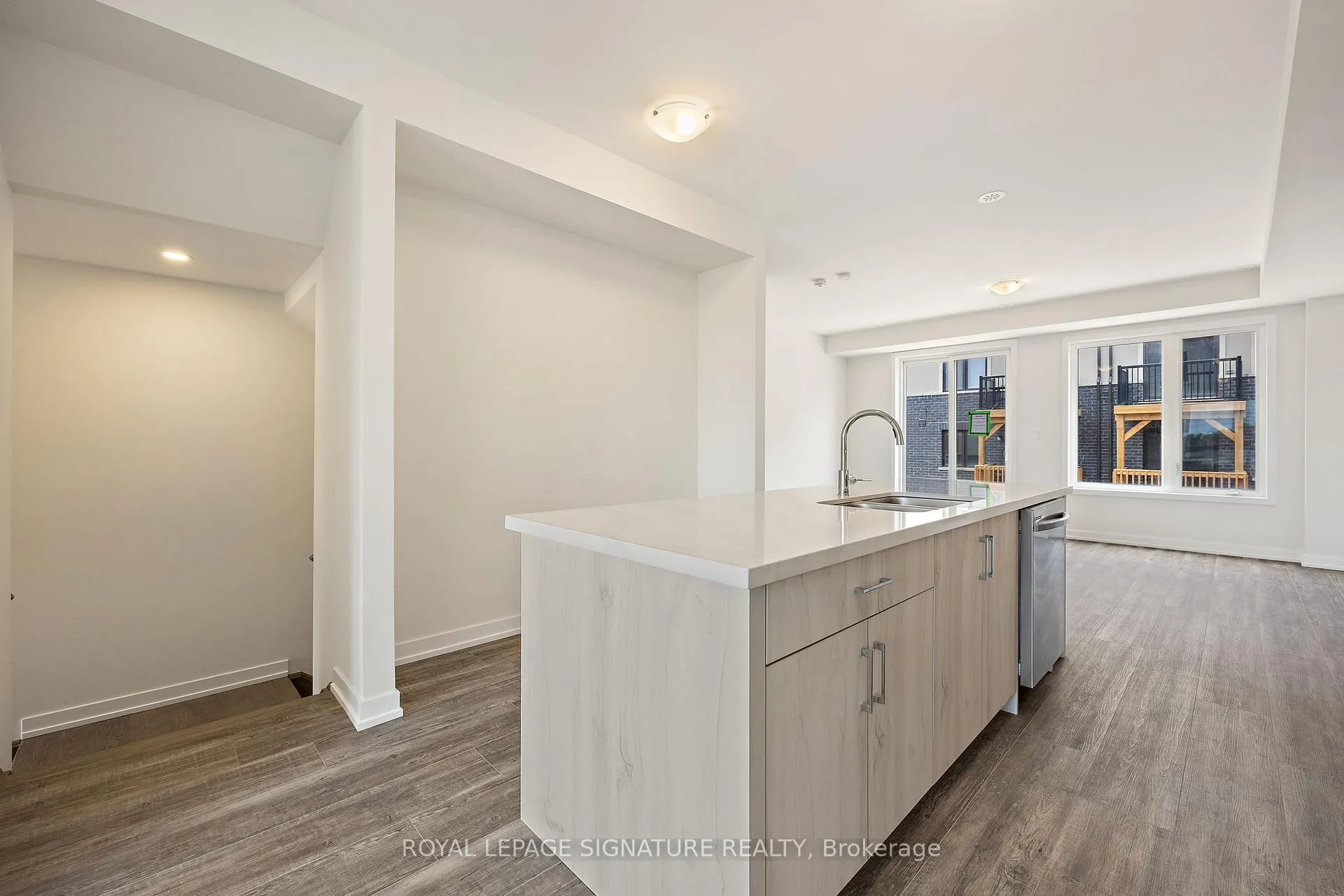 Photo 8 of 1353 Shevchenko Boulevard, Oakville, Northwest — HOMEH