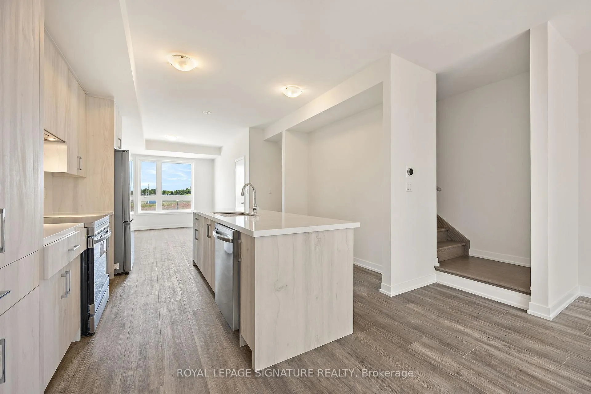 Photo 9 of 1353 Shevchenko Boulevard, Oakville, Northwest — HOMEH