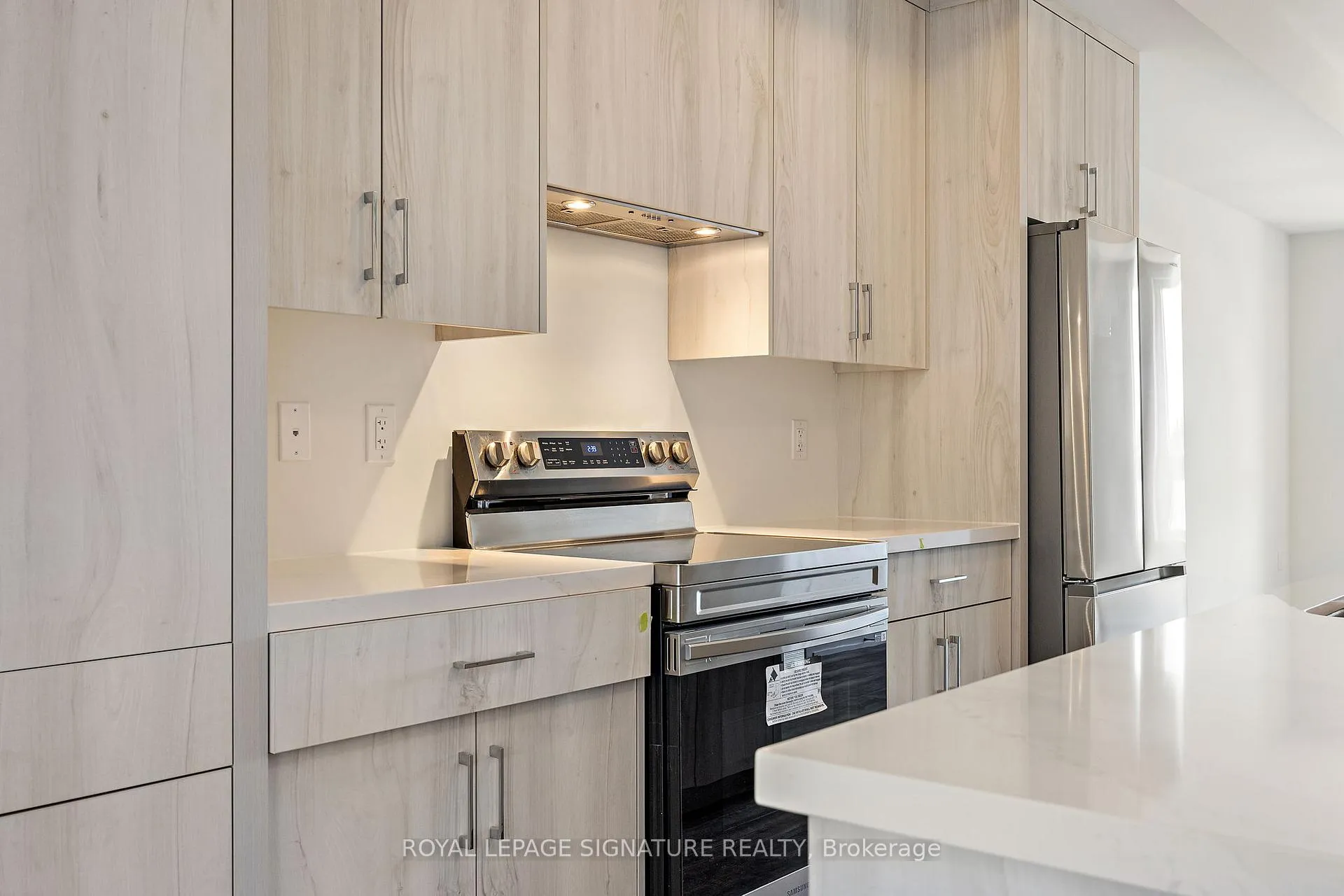 Photo 10 of 1353 Shevchenko Boulevard, Oakville, Northwest — HOMEH