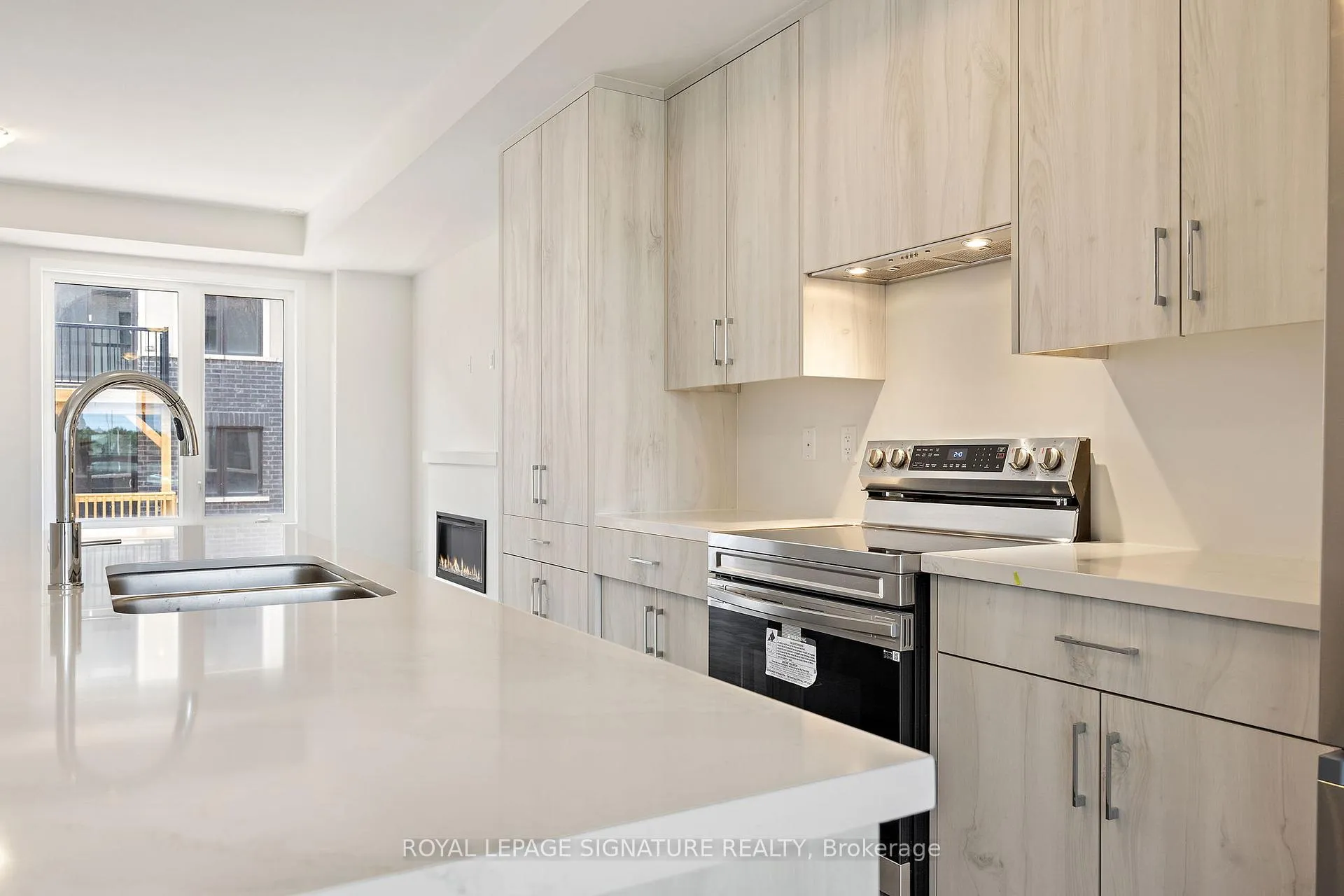 Photo 11 of 1353 Shevchenko Boulevard, Oakville, Northwest — HOMEH