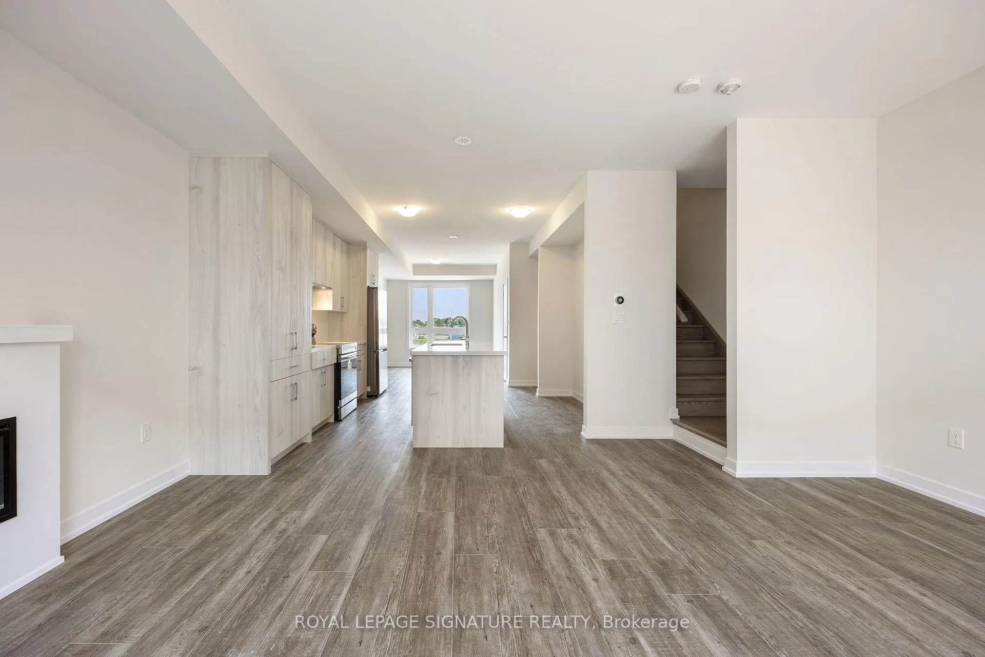 Photo 12 of 1353 Shevchenko Boulevard, Oakville, Northwest — HOMEH