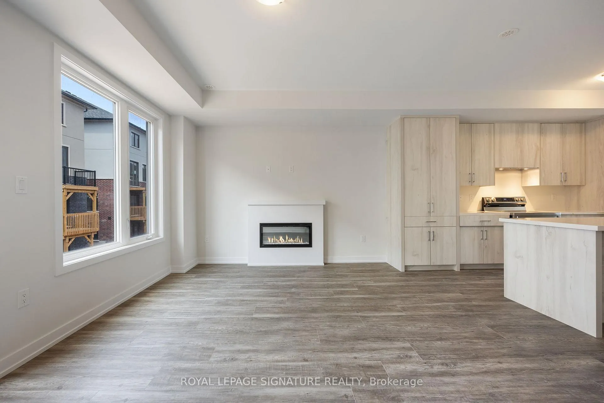 Photo 13 of 1353 Shevchenko Boulevard, Oakville, Northwest — HOMEH