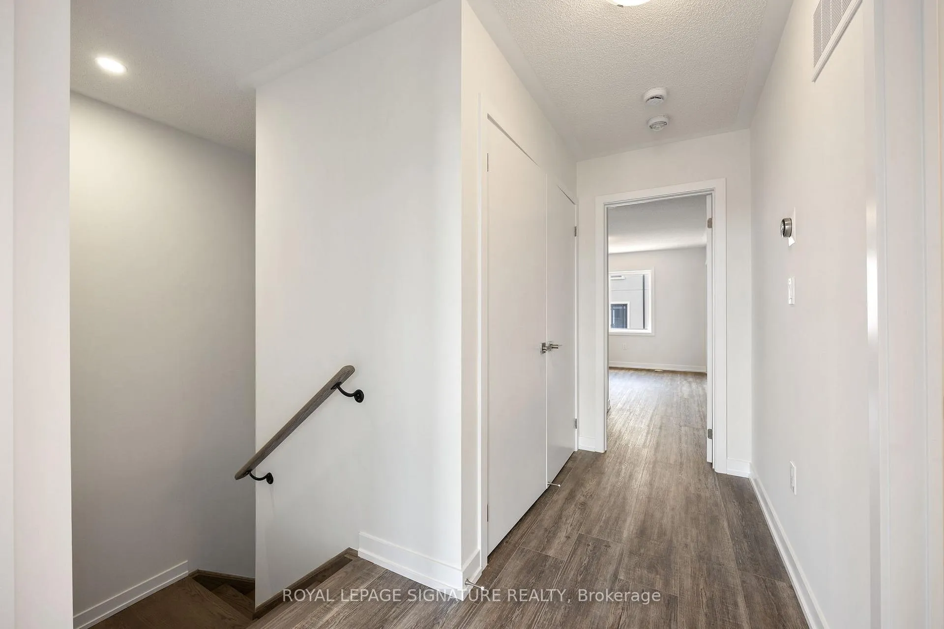 Photo 15 of 1353 Shevchenko Boulevard, Oakville, Northwest — HOMEH