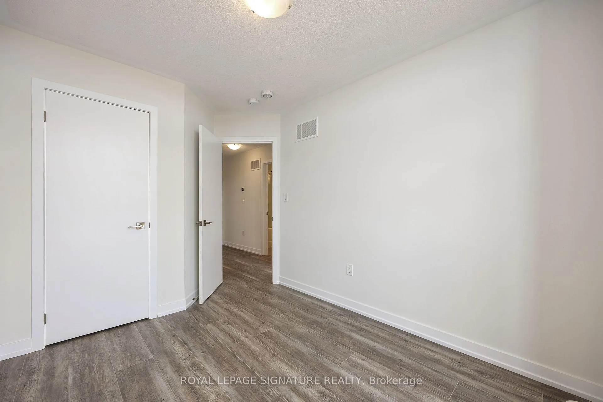 Photo 18 of 1353 Shevchenko Boulevard, Oakville, Northwest — HOMEH