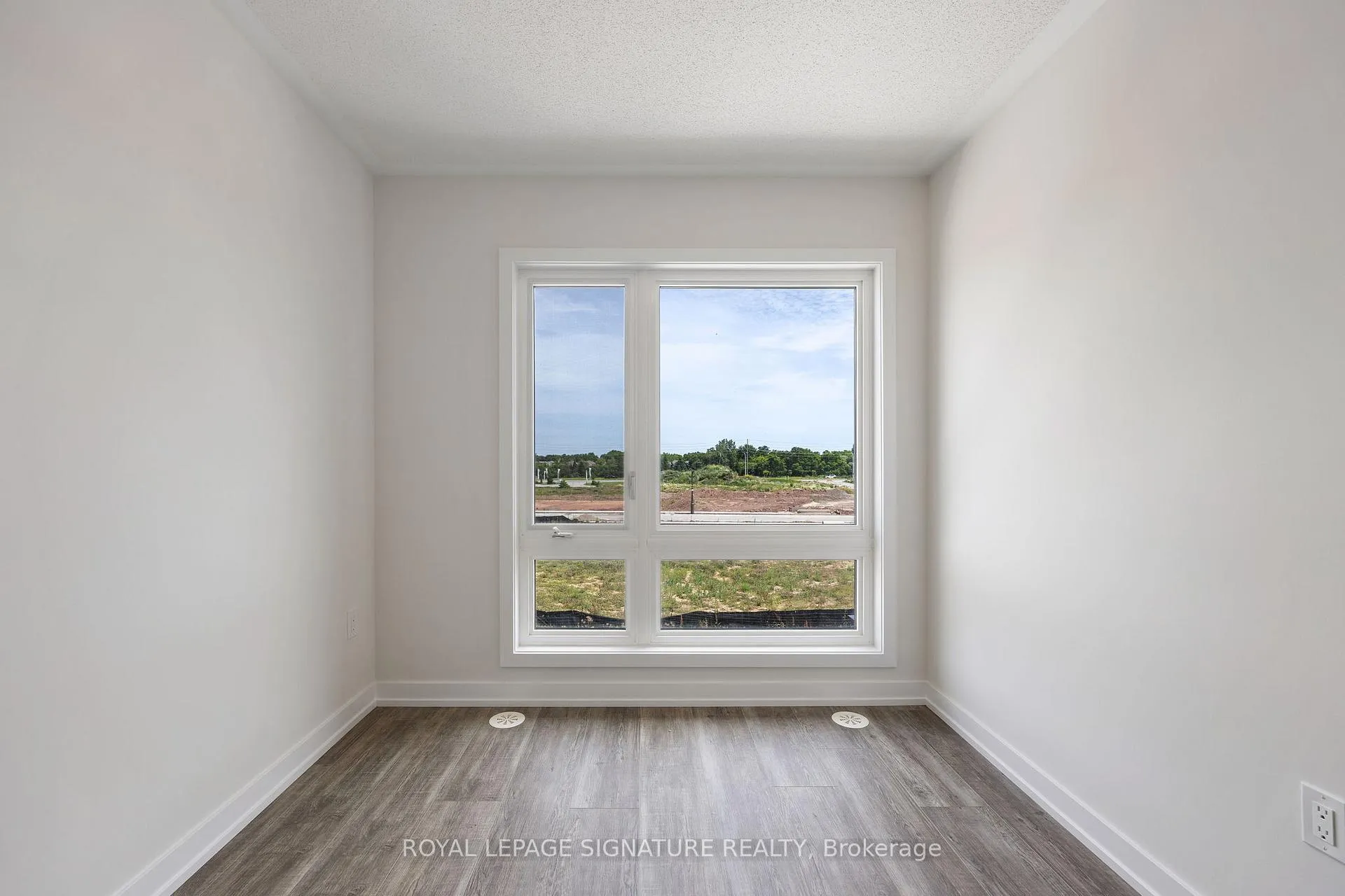 Photo 19 of 1353 Shevchenko Boulevard, Oakville, Northwest — HOMEH