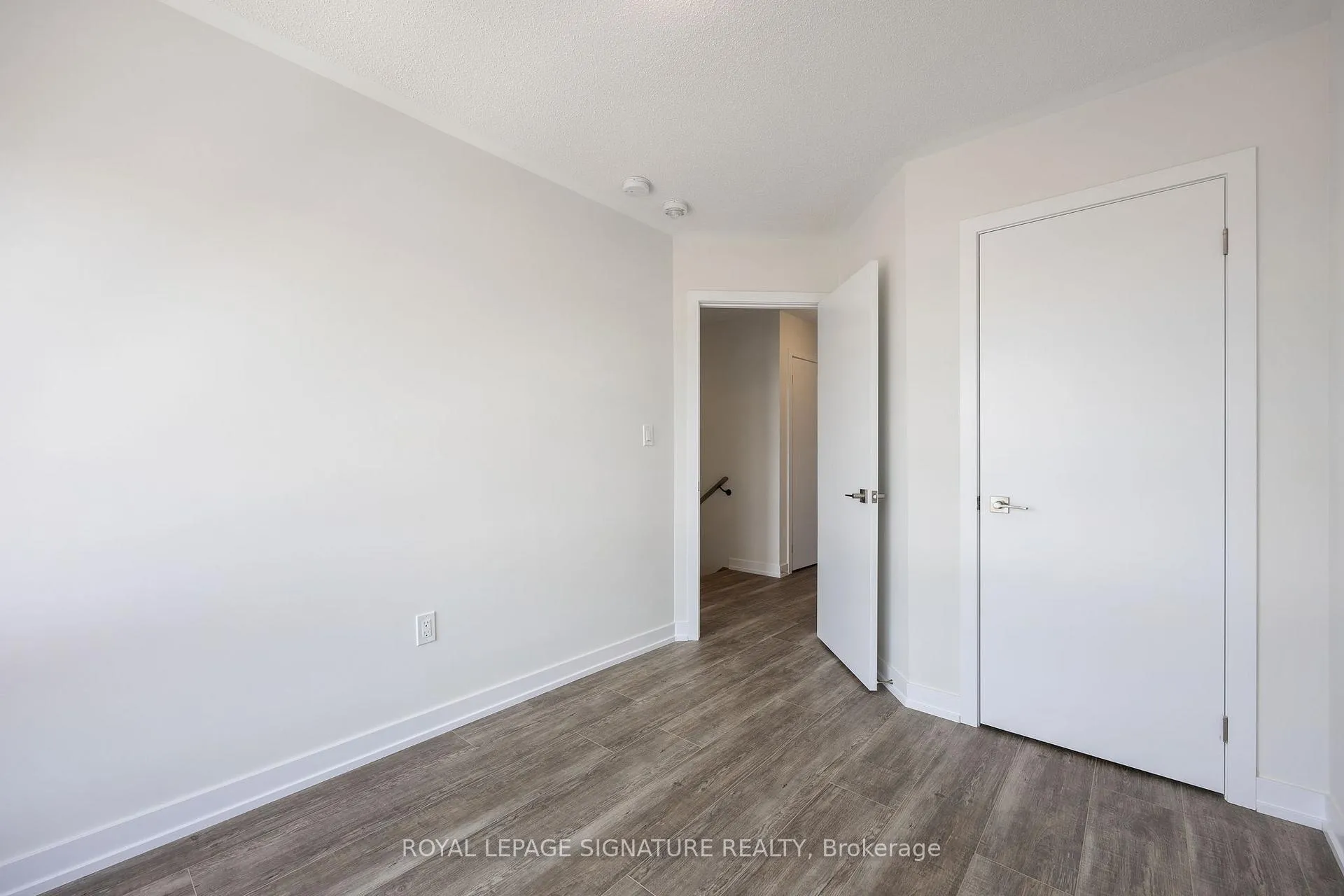 Photo 20 of 1353 Shevchenko Boulevard, Oakville, Northwest — HOMEH