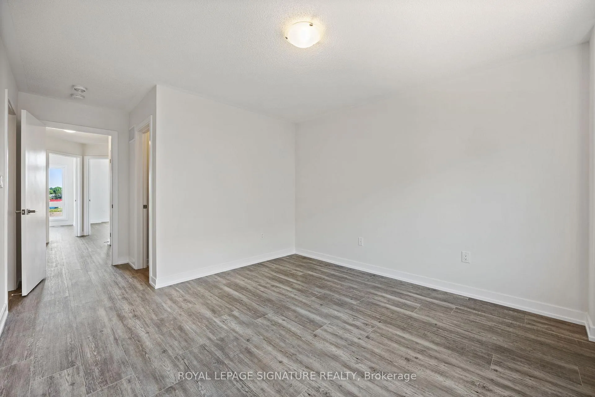 Photo 24 of 1353 Shevchenko Boulevard, Oakville, Northwest — HOMEH