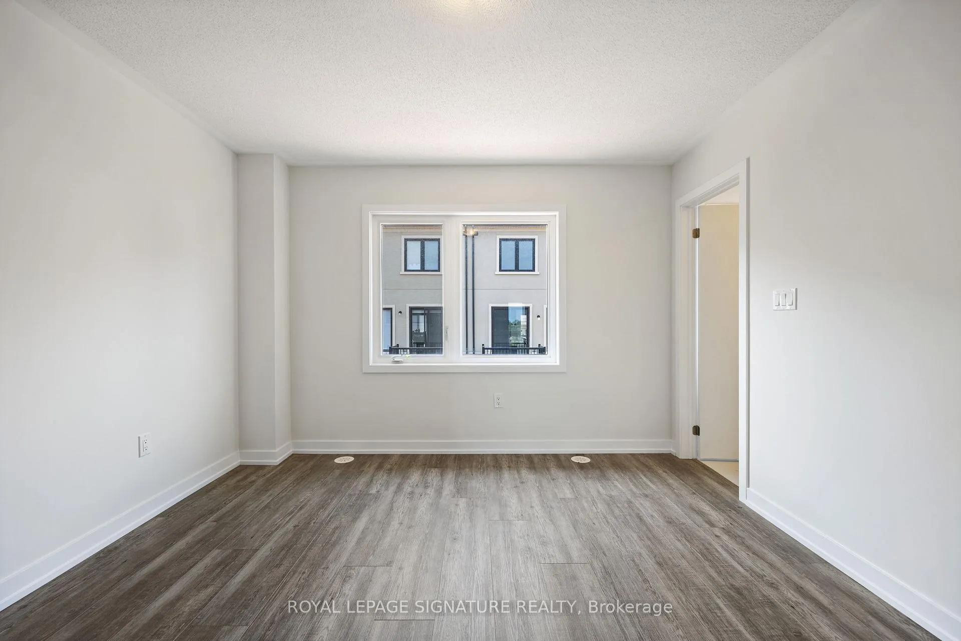 Photo 26 of 1353 Shevchenko Boulevard, Oakville, Northwest — HOMEH