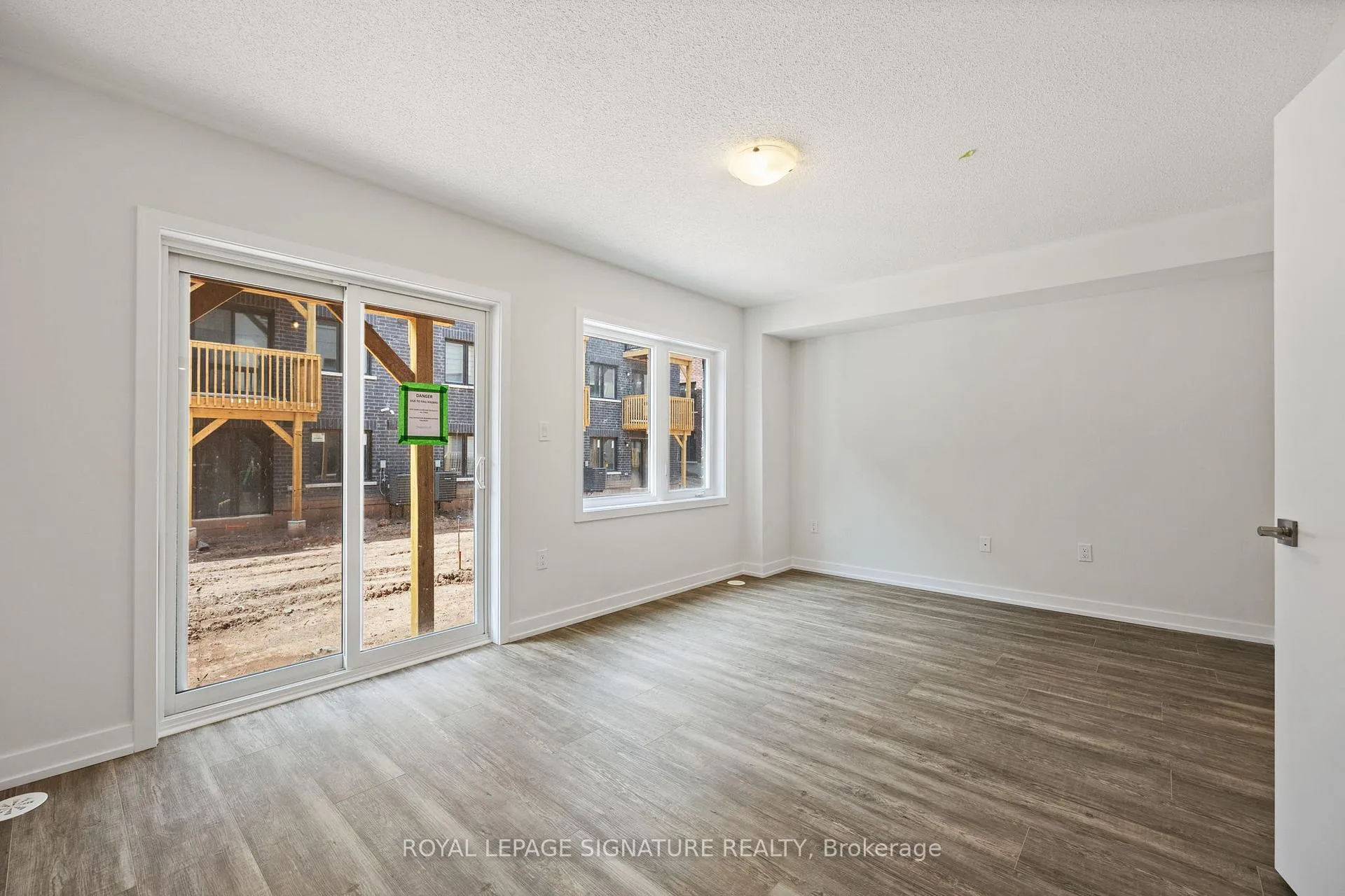 Photo 30 of 1353 Shevchenko Boulevard, Oakville, Northwest — HOMEH