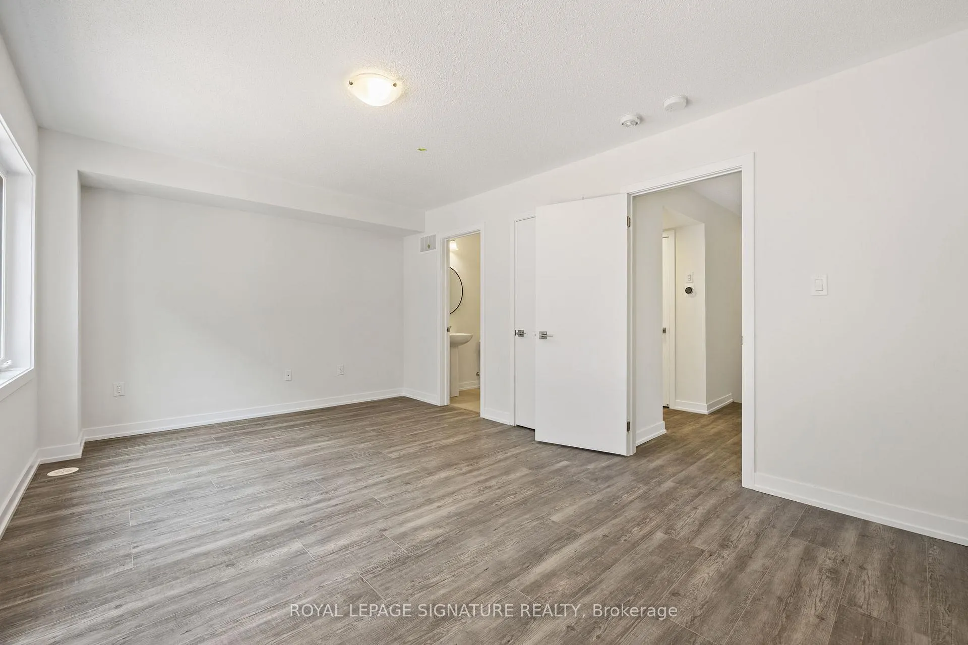 Photo 31 of 1353 Shevchenko Boulevard, Oakville, Northwest — HOMEH