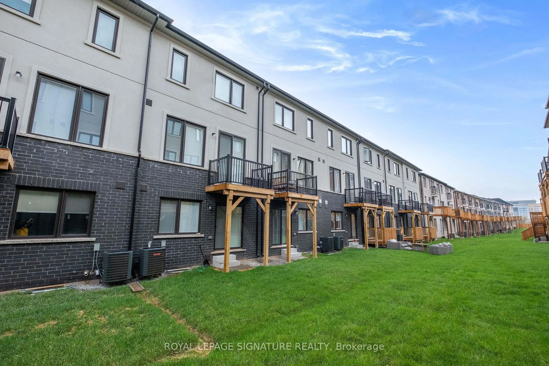 Photo 35 of 1353 Shevchenko Boulevard, Oakville, Northwest — HOMEH
