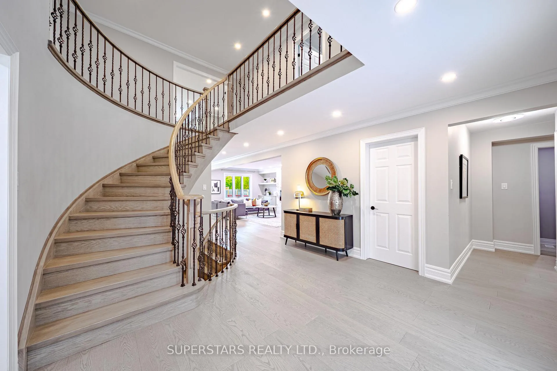 Photo 23 of 352 Kennedy Street W, Aurora, Aurora Highlands — HOMEH