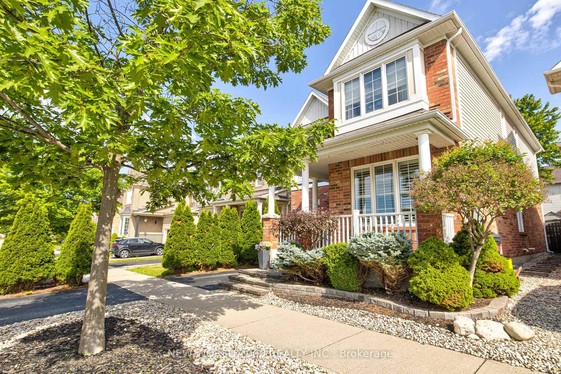 Photo 3 of 131 Chase Crescent, Cambridge, Silver Heights — HOMEH
