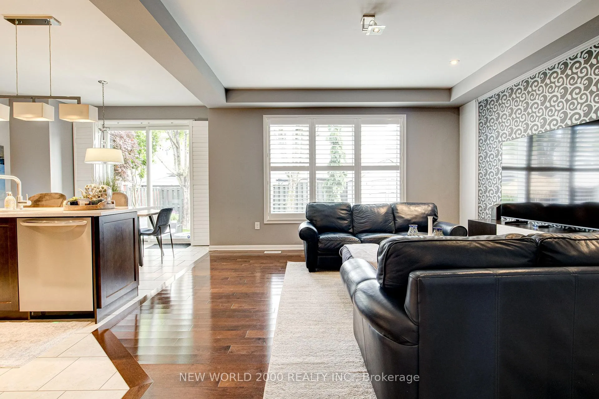 Photo 13 of 131 Chase Crescent, Cambridge, Silver Heights — HOMEH