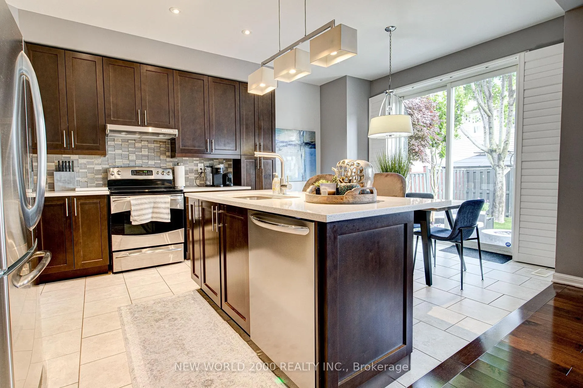 Photo 21 of 131 Chase Crescent, Cambridge, Silver Heights — HOMEH