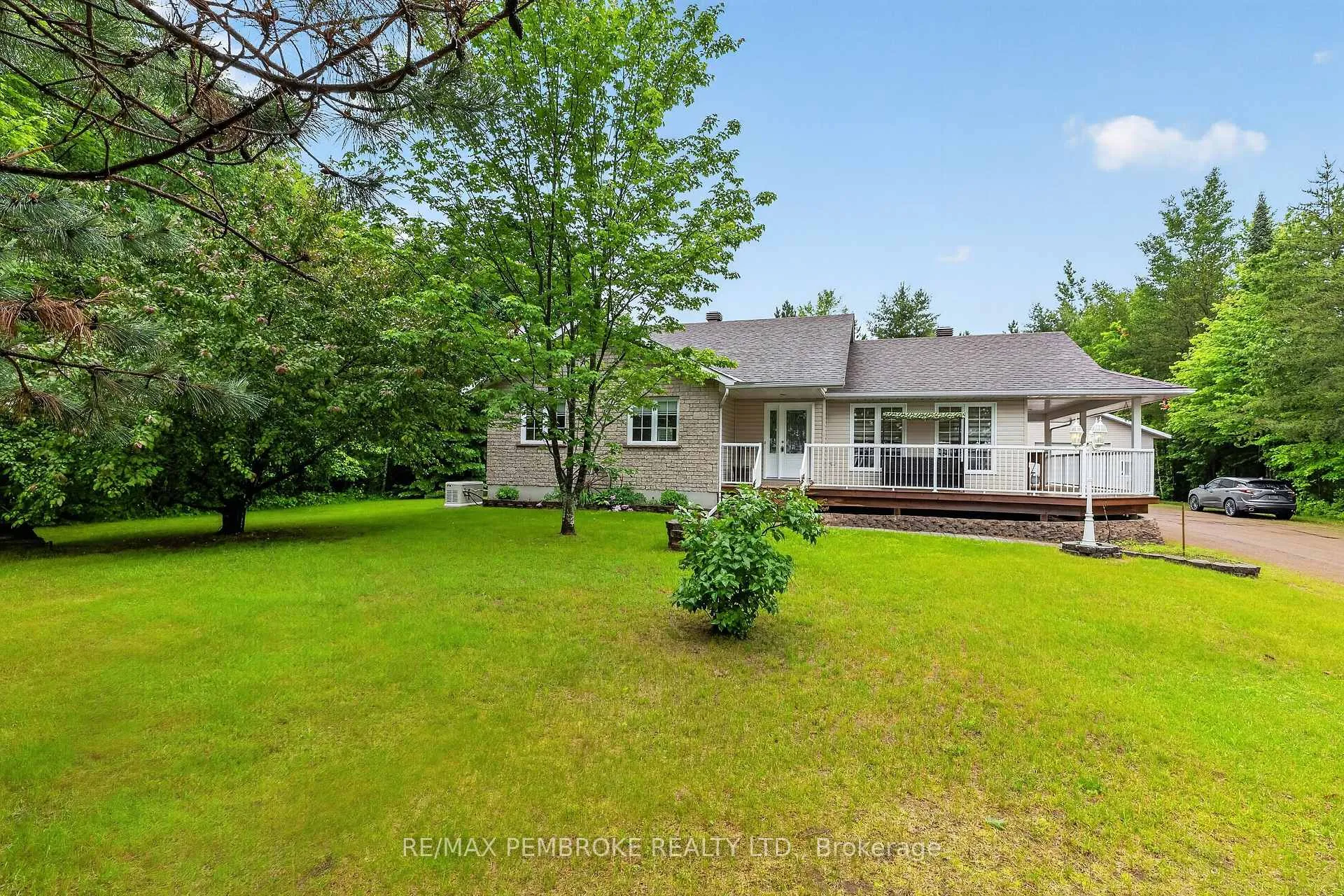 Photo 2 of 246 Blackbay Road, Petawawa, Petawawa — HOMEH