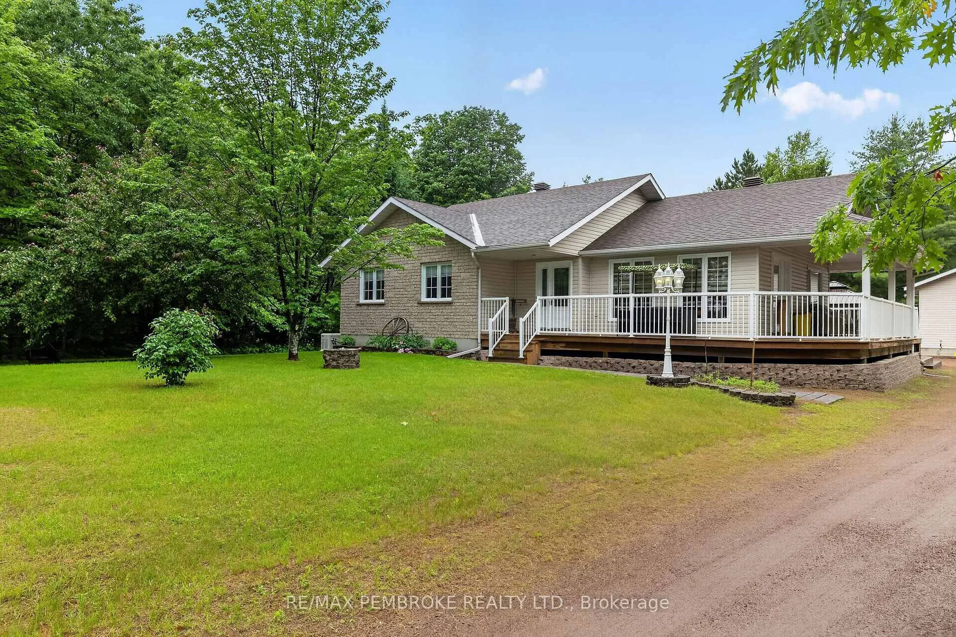Photo 4 of 246 Blackbay Road, Petawawa, Petawawa — HOMEH
