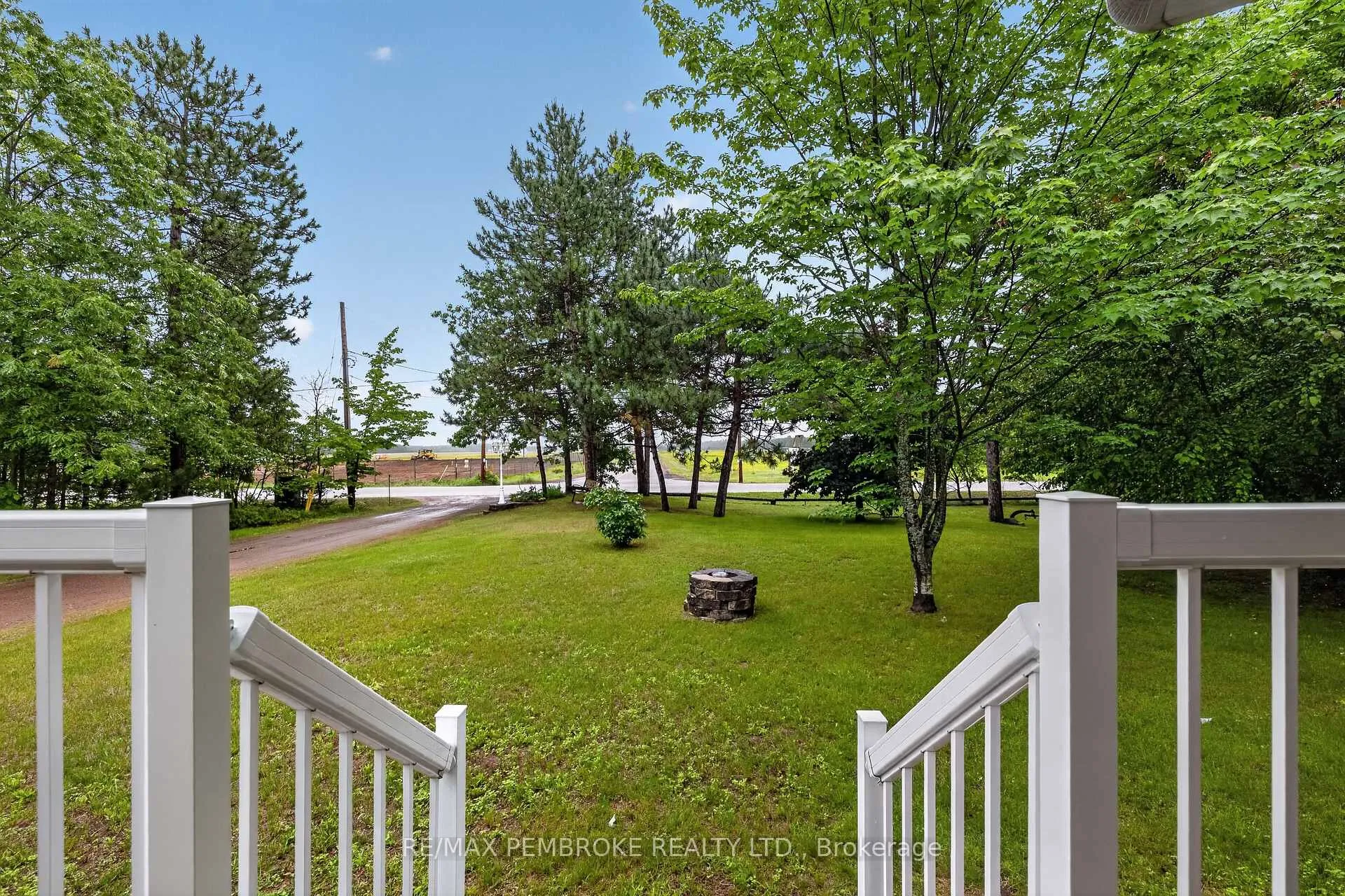 Photo 5 of 246 Blackbay Road, Petawawa, Petawawa — HOMEH