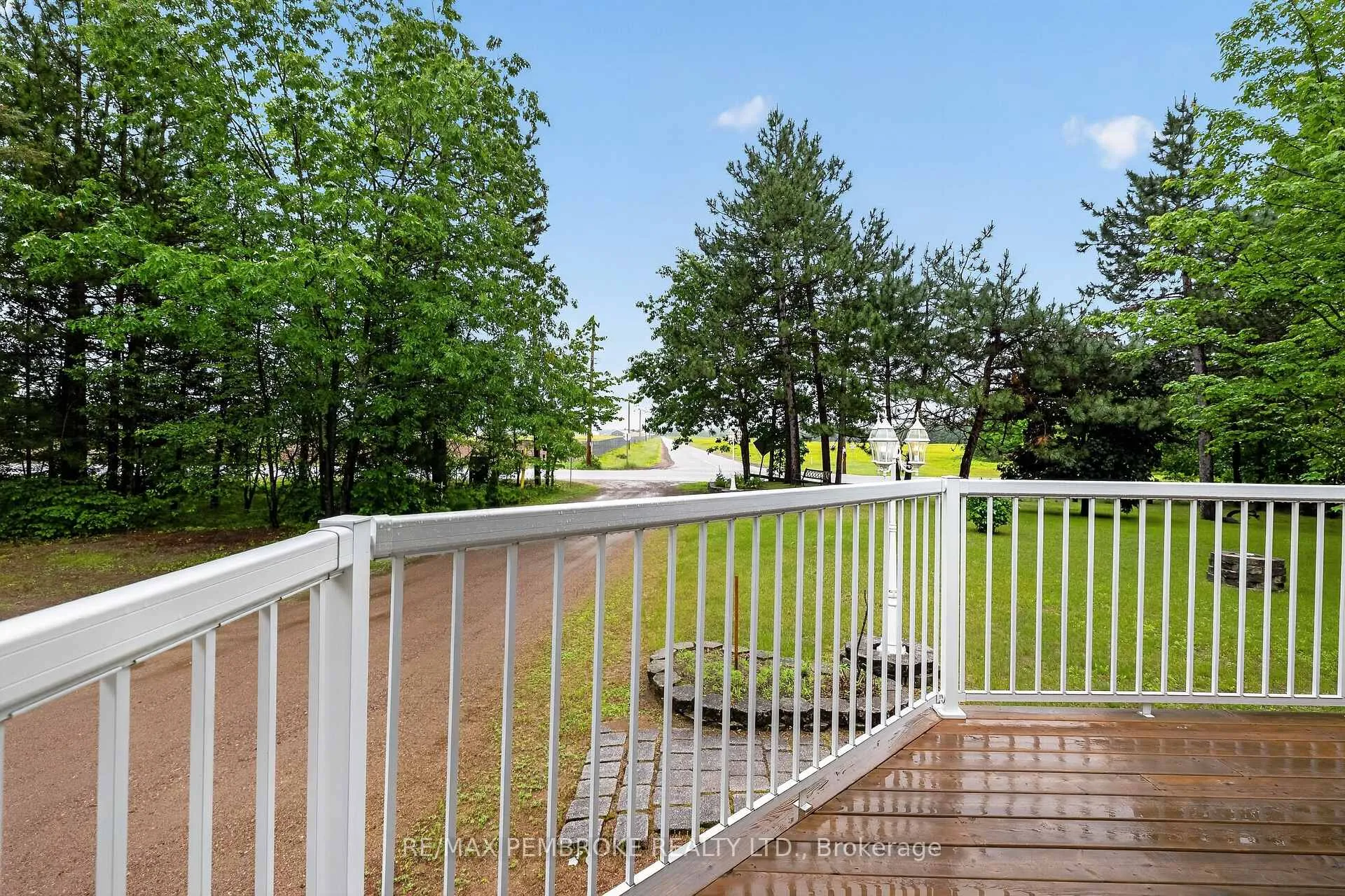 Photo 8 of 246 Blackbay Road, Petawawa, Petawawa — HOMEH