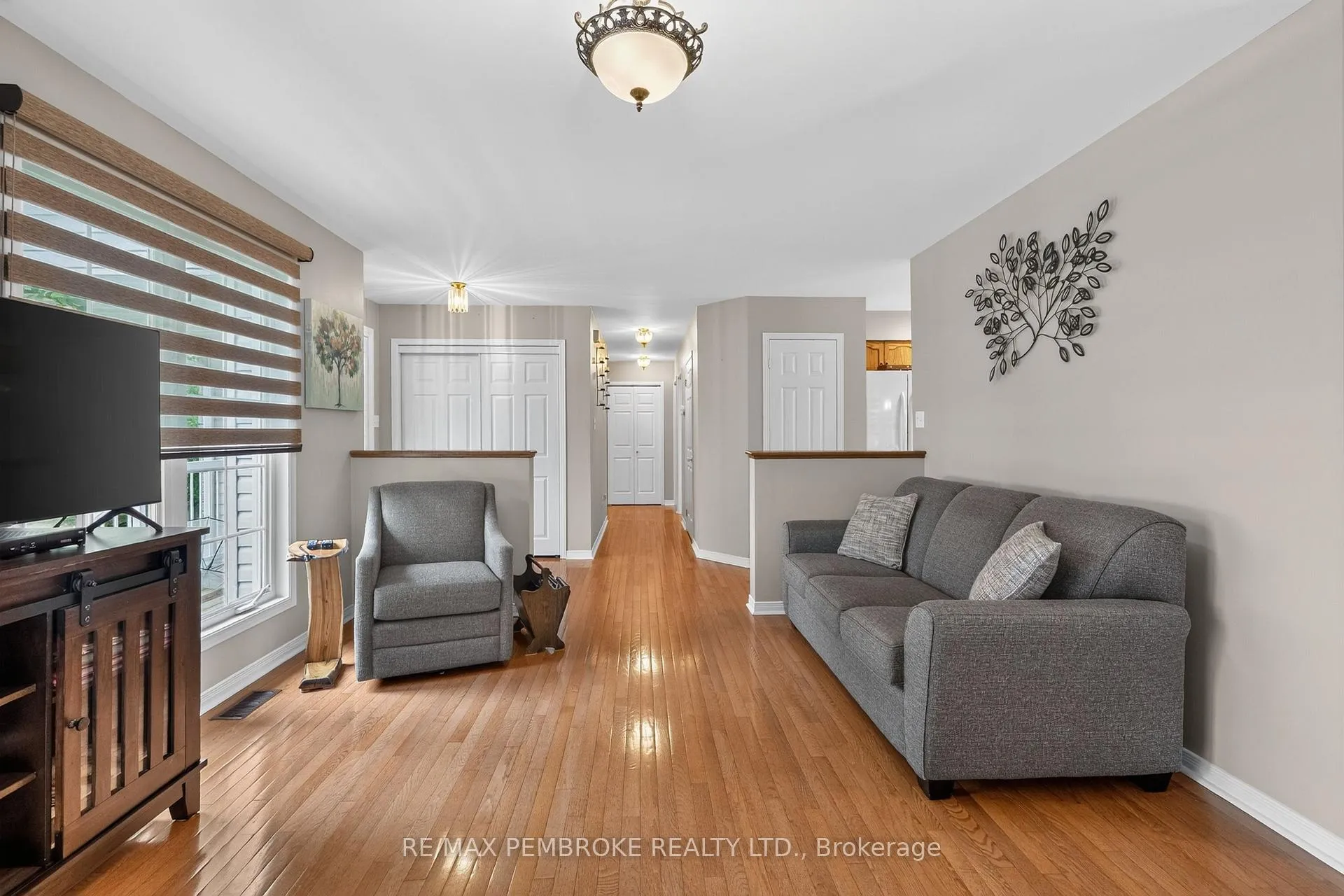 Photo 11 of 246 Blackbay Road, Petawawa, Petawawa — HOMEH