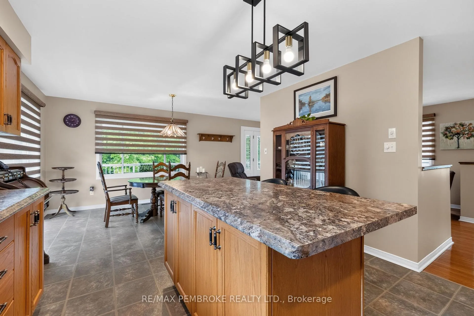 Photo 14 of 246 Blackbay Road, Petawawa, Petawawa — HOMEH