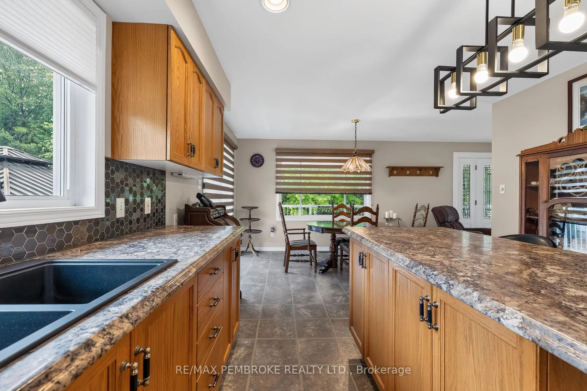 Photo 15 of 246 Blackbay Road, Petawawa, Petawawa — HOMEH