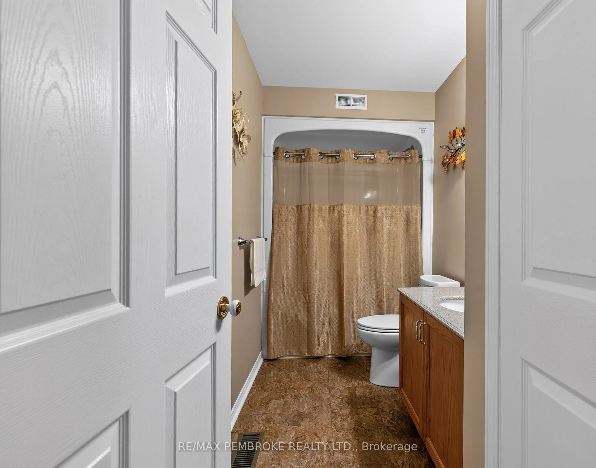 Photo 24 of 246 Blackbay Road, Petawawa, Petawawa — HOMEH