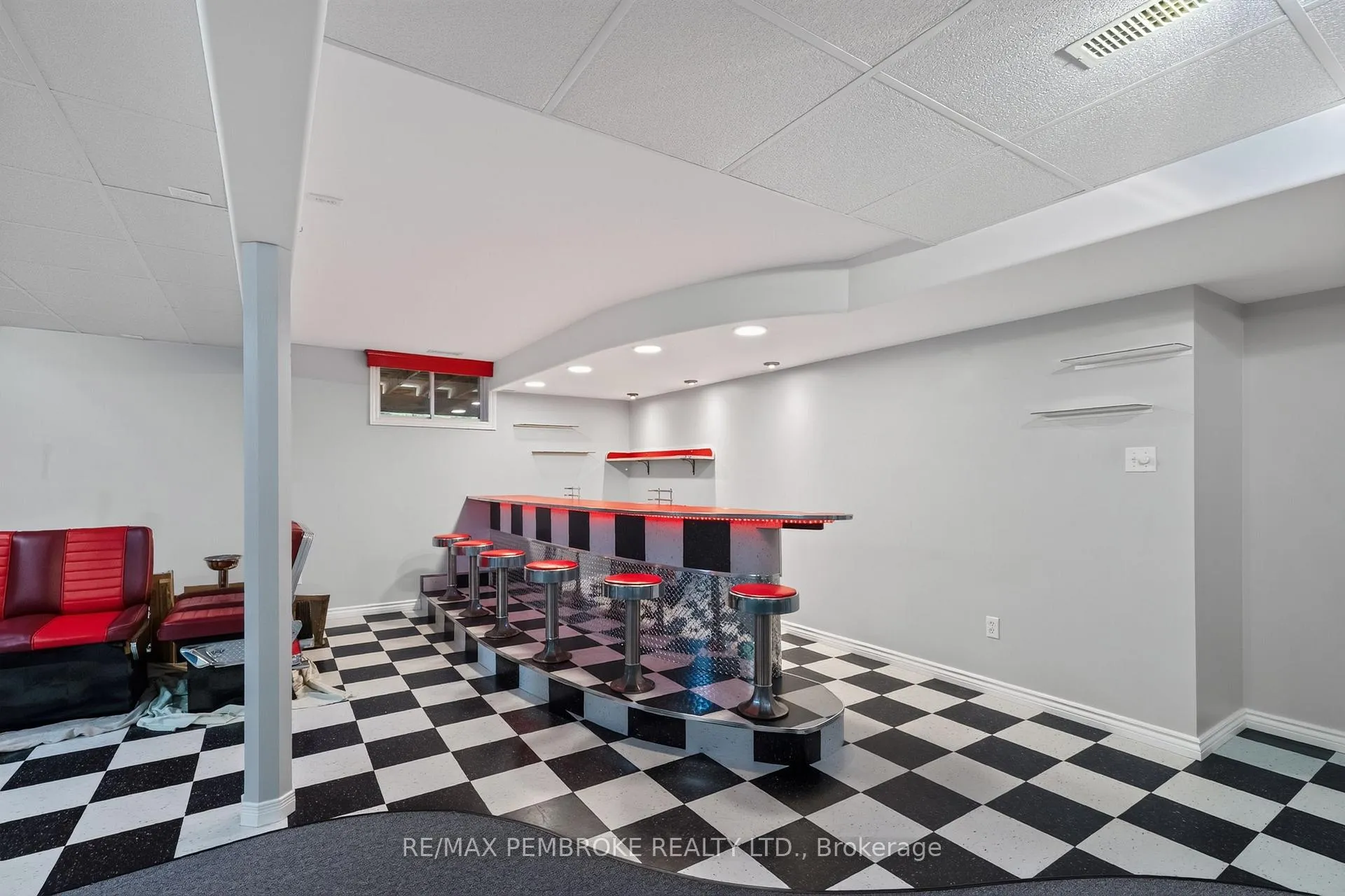 Photo 37 of 246 Blackbay Road, Petawawa, Petawawa — HOMEH