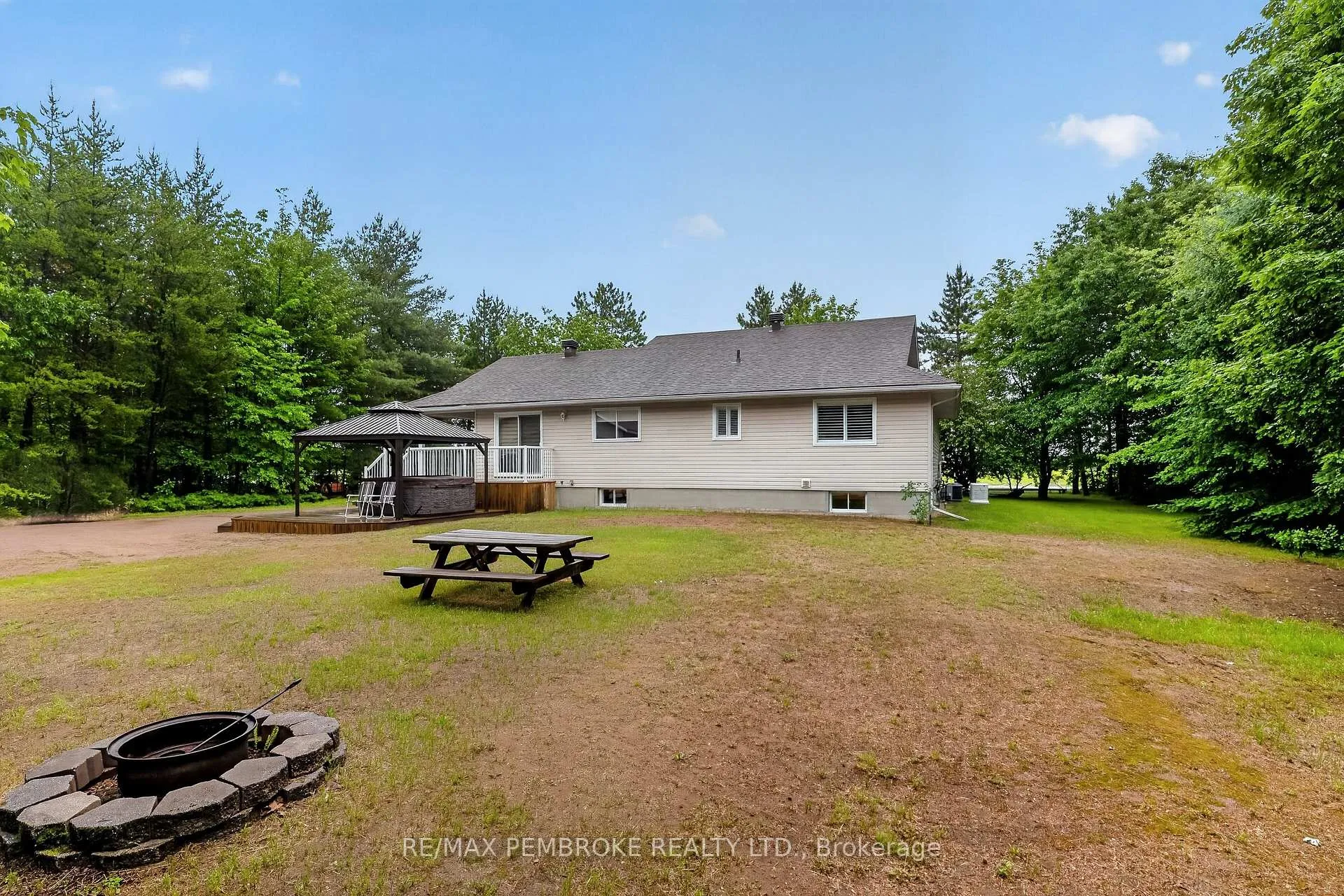 Photo 45 of 246 Blackbay Road, Petawawa, Petawawa — HOMEH