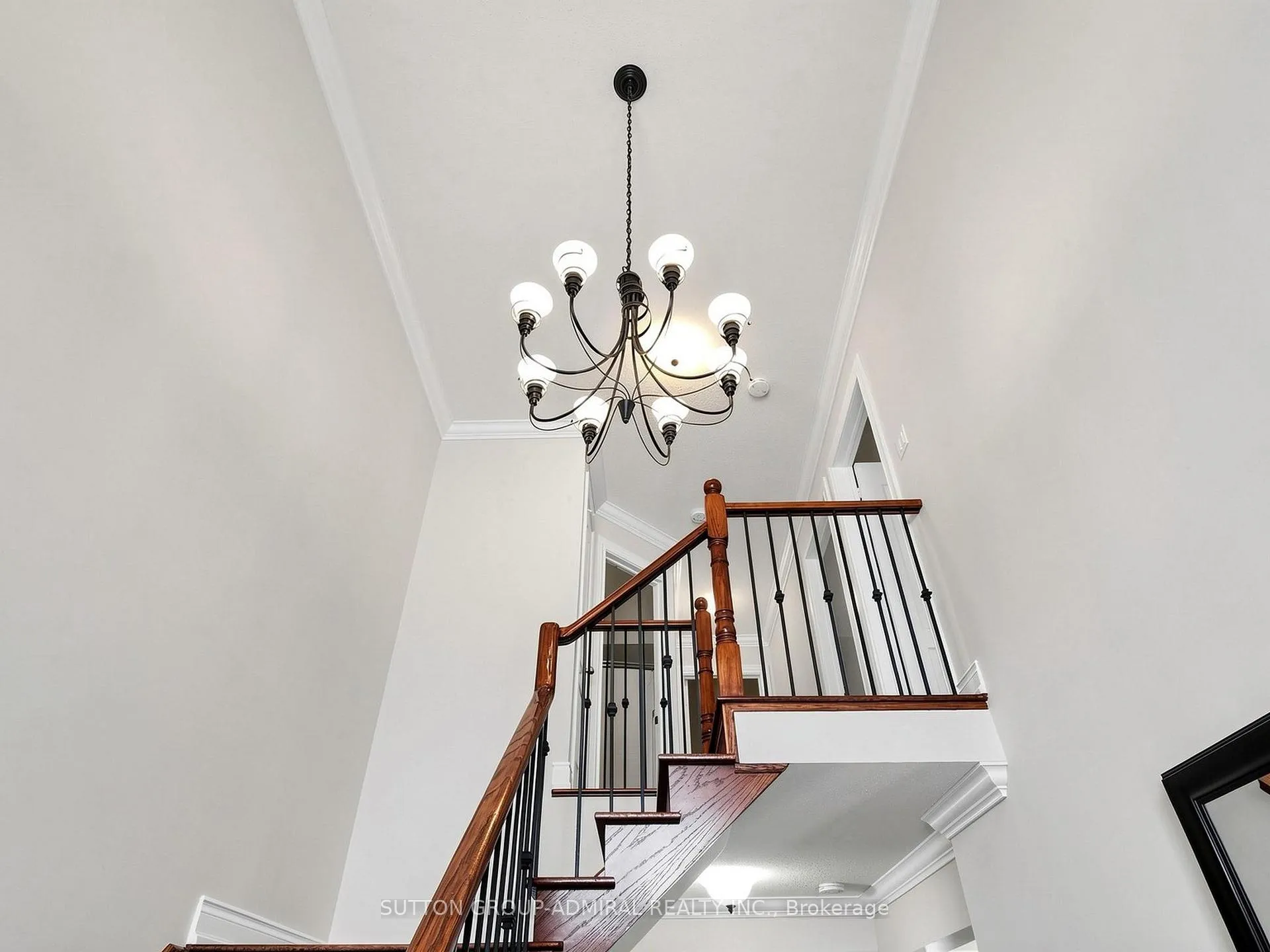Photo 3 of 32 Beaverbrook Crescent, Vaughan, Rural Vaughan — HOMEH