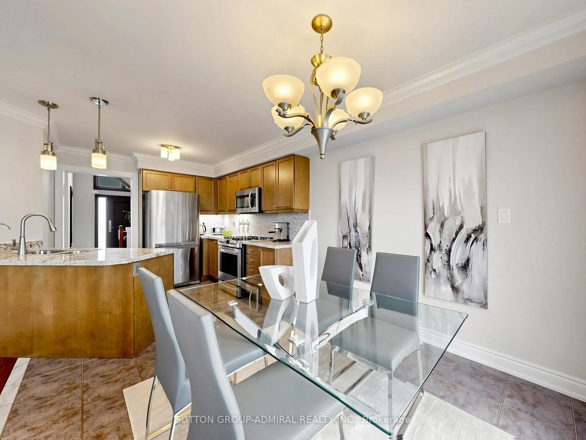 Photo 10 of 32 Beaverbrook Crescent, Vaughan, Rural Vaughan — HOMEH