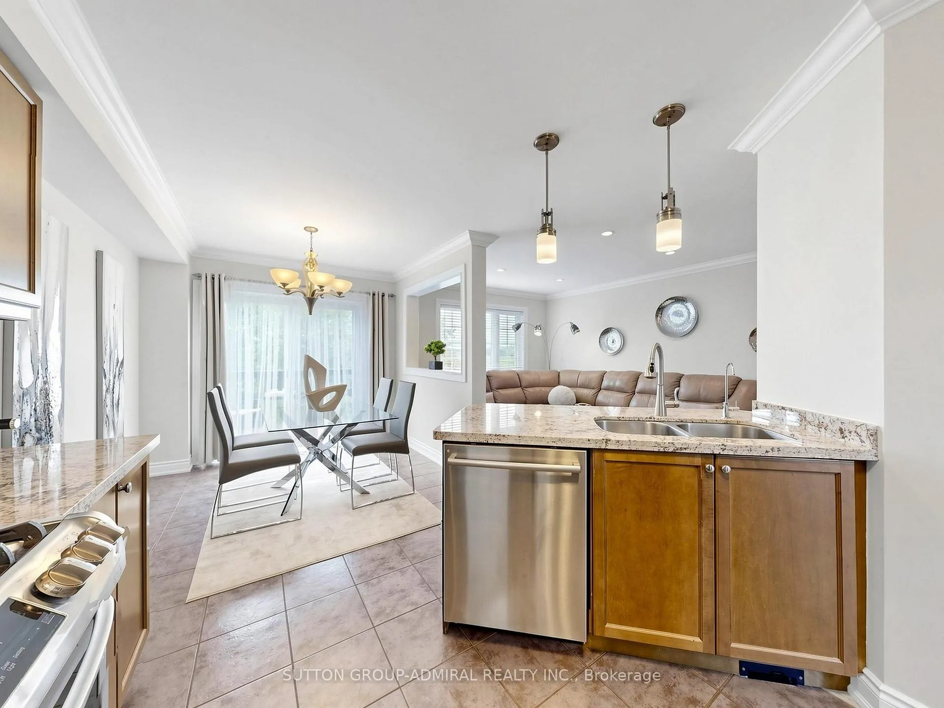 Photo 11 of 32 Beaverbrook Crescent, Vaughan, Rural Vaughan — HOMEH