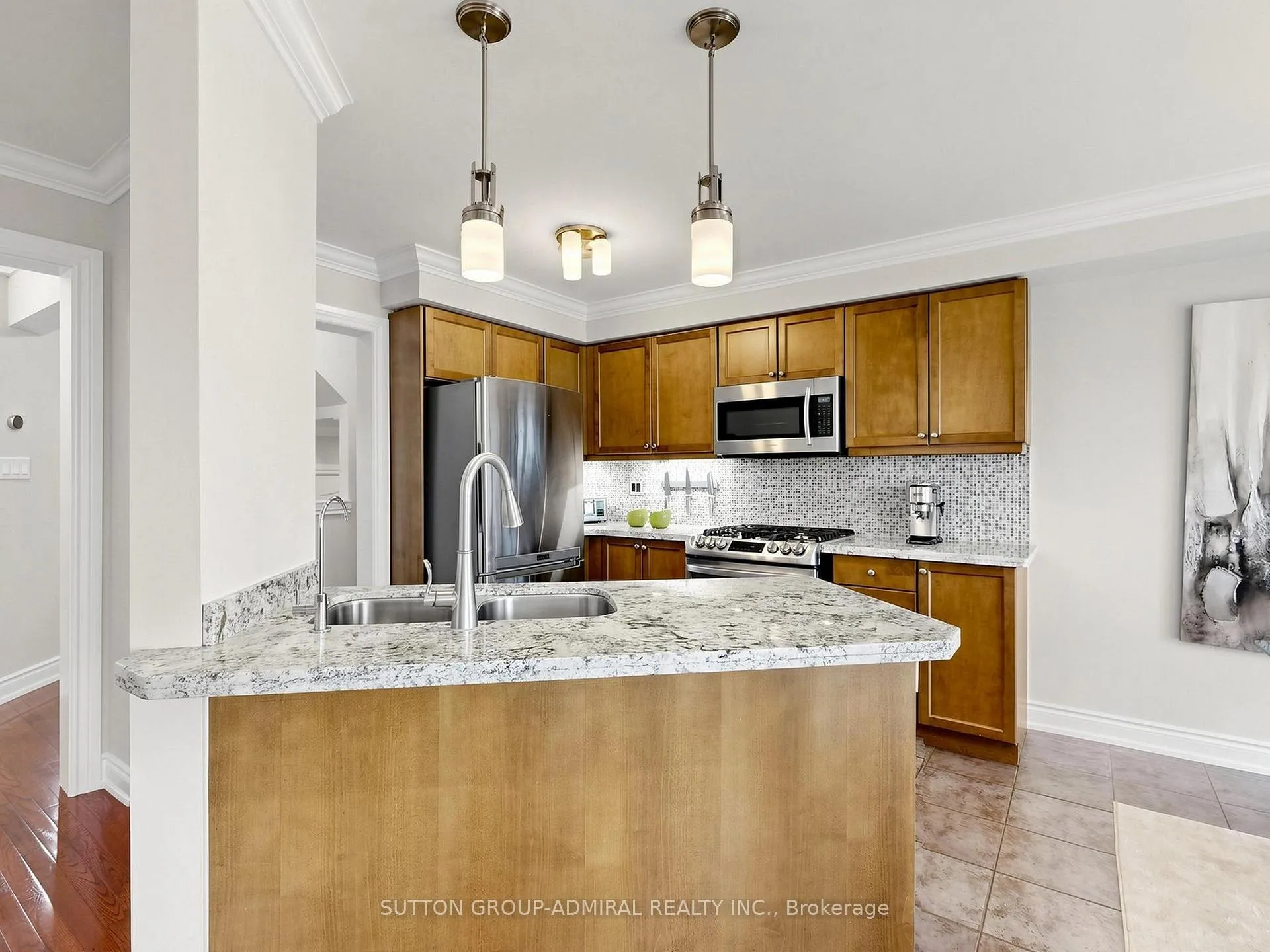Photo 13 of 32 Beaverbrook Crescent, Vaughan, Rural Vaughan — HOMEH