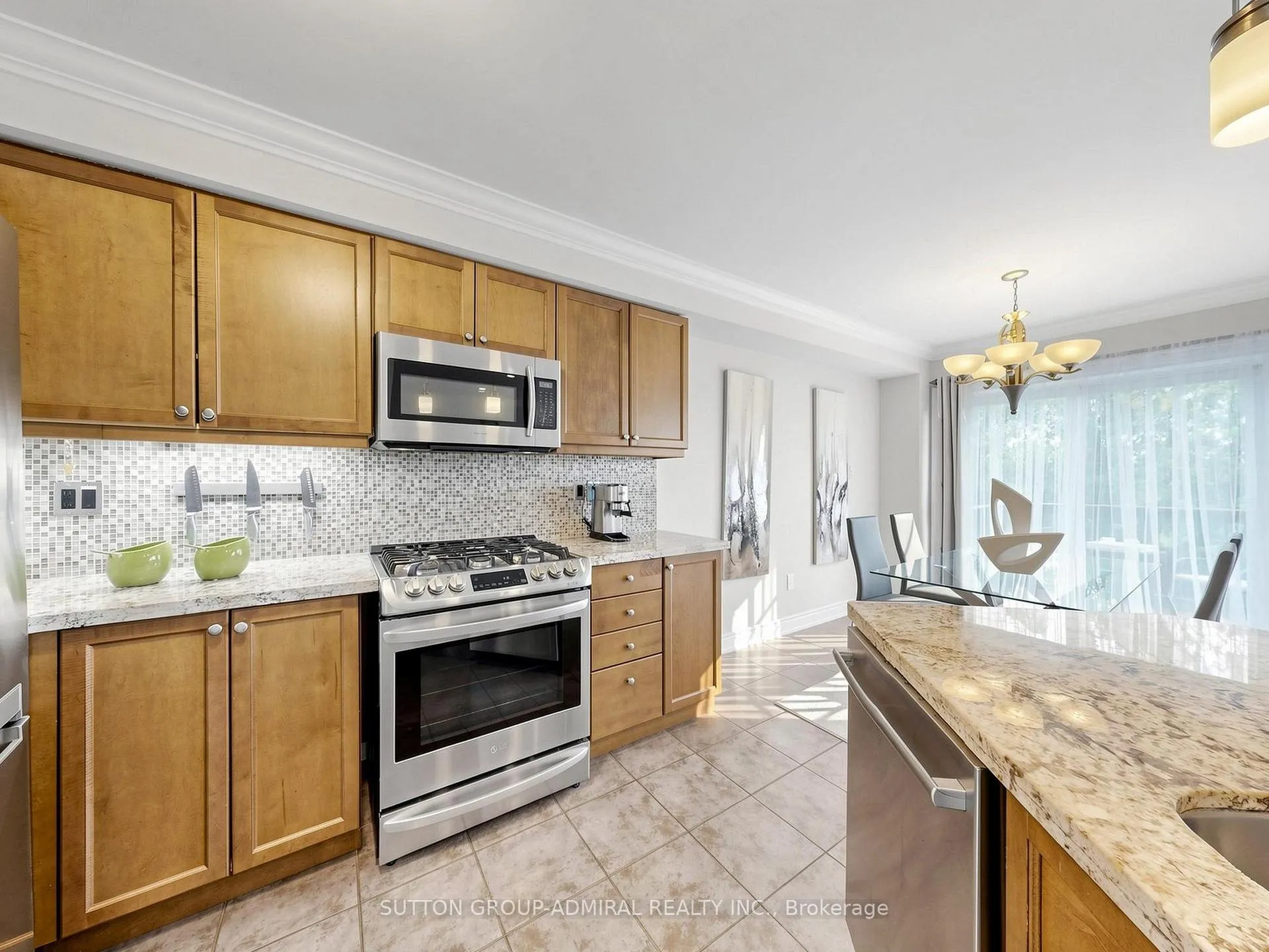 Photo 14 of 32 Beaverbrook Crescent, Vaughan, Rural Vaughan — HOMEH