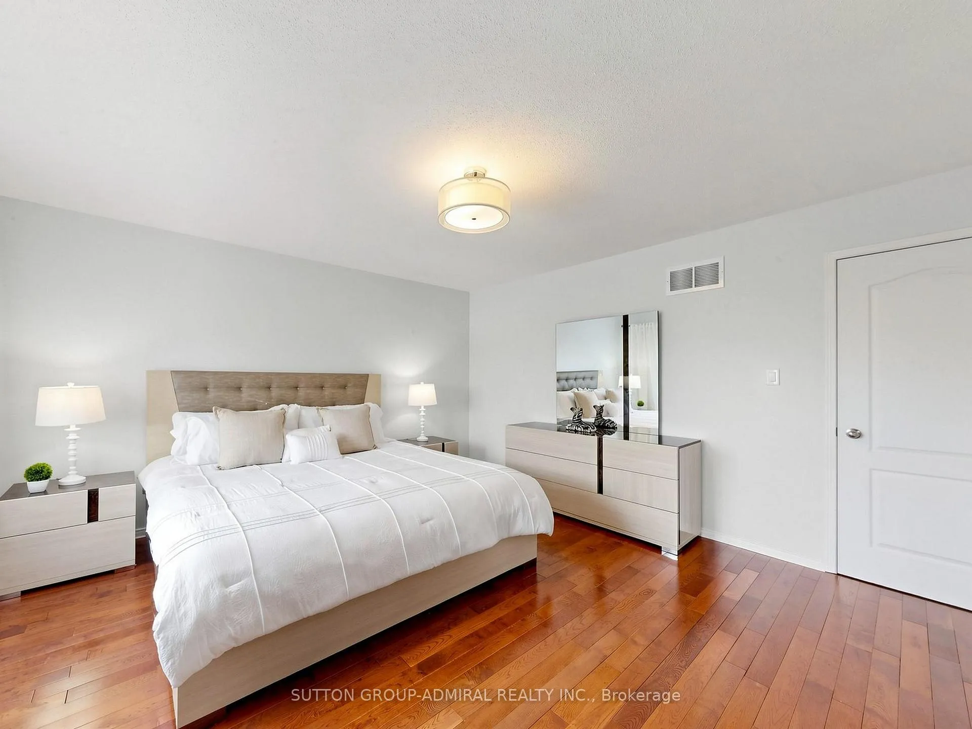 Photo 25 of 32 Beaverbrook Crescent, Vaughan, Rural Vaughan — HOMEH