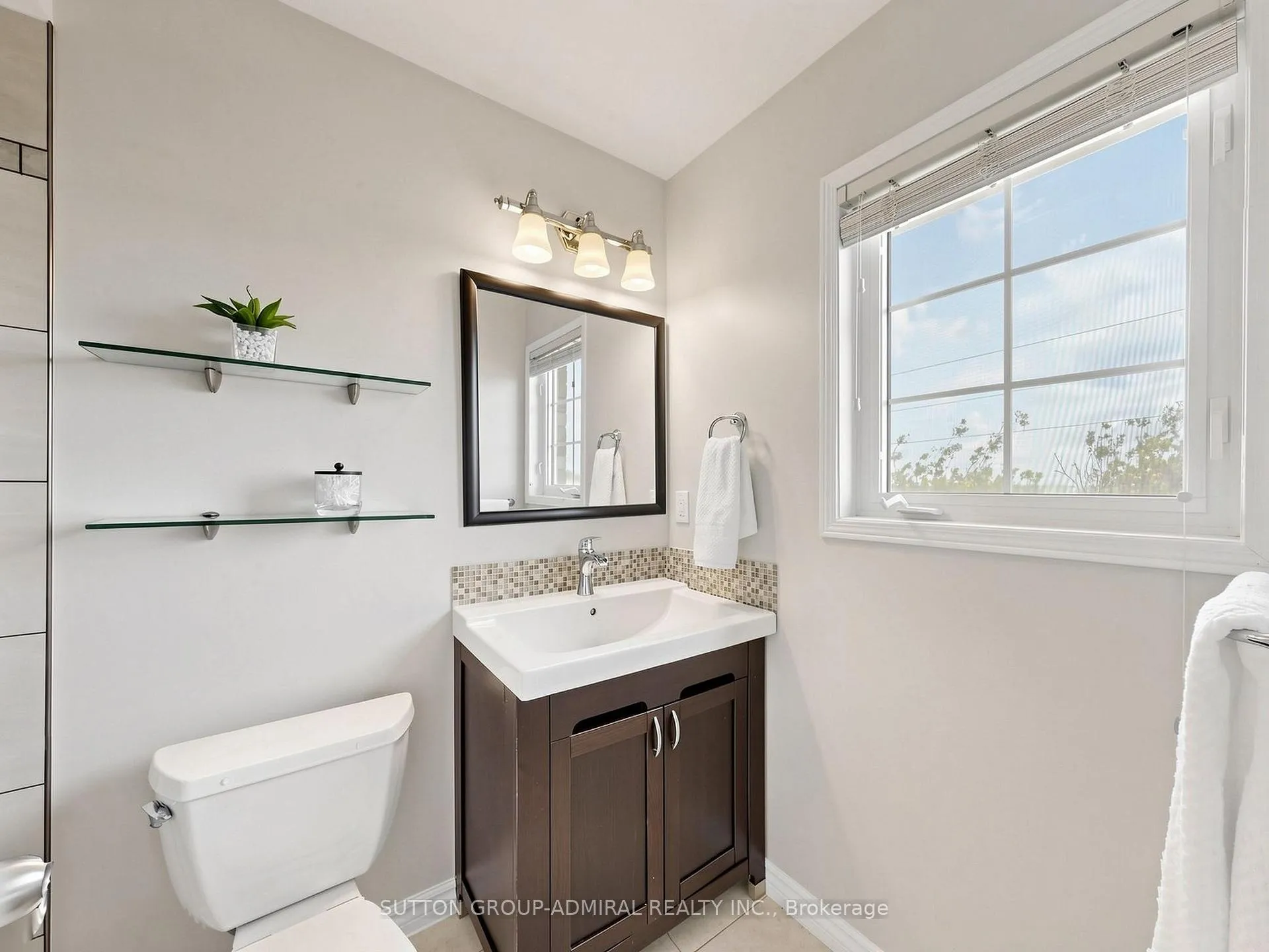 Photo 29 of 32 Beaverbrook Crescent, Vaughan, Rural Vaughan — HOMEH