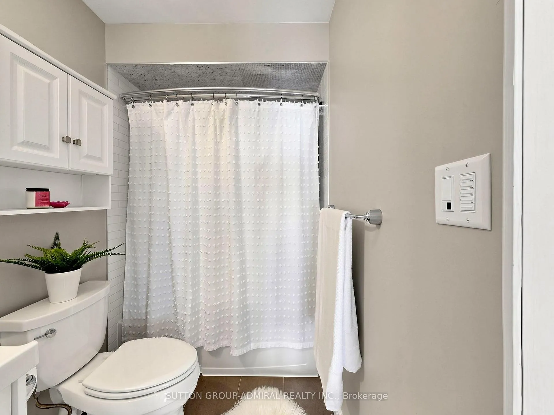 Photo 36 of 32 Beaverbrook Crescent, Vaughan, Rural Vaughan — HOMEH