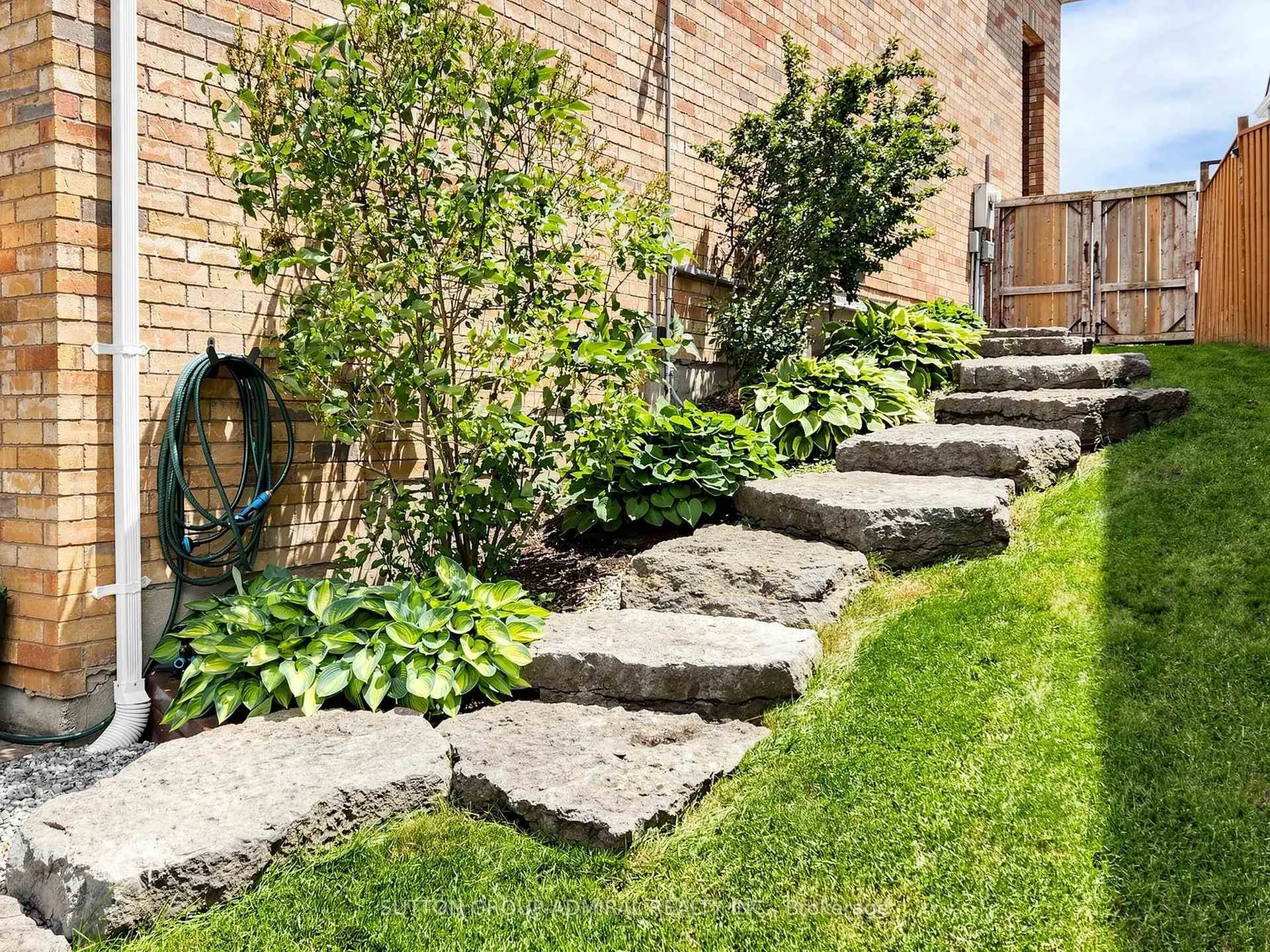 Photo 49 of 32 Beaverbrook Crescent, Vaughan, Rural Vaughan — HOMEH