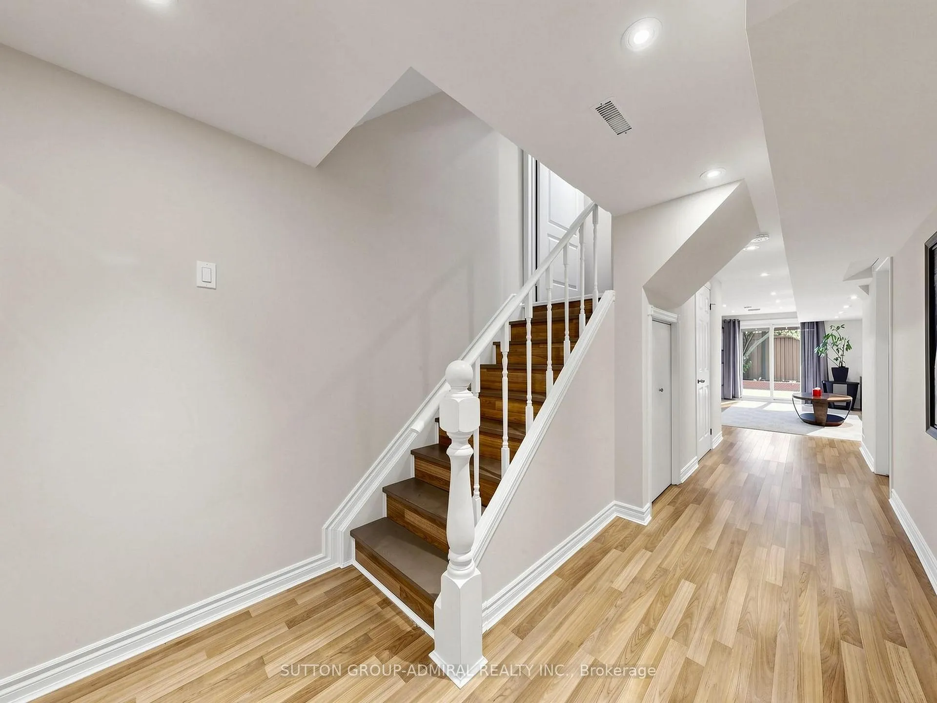 Photo 37 of 32 Beaverbrook Crescent, Vaughan, Rural Vaughan — HOMEH