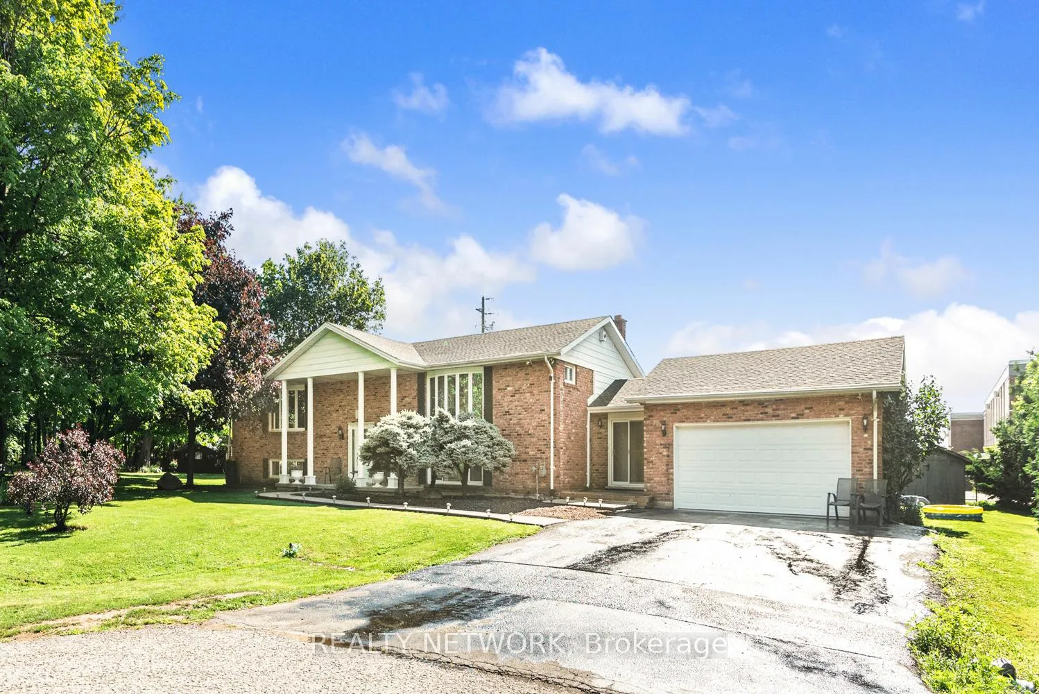 Photo 2 of 24 Harbinger Drive, Hamilton, Rural Stoney Creek — HOMEH