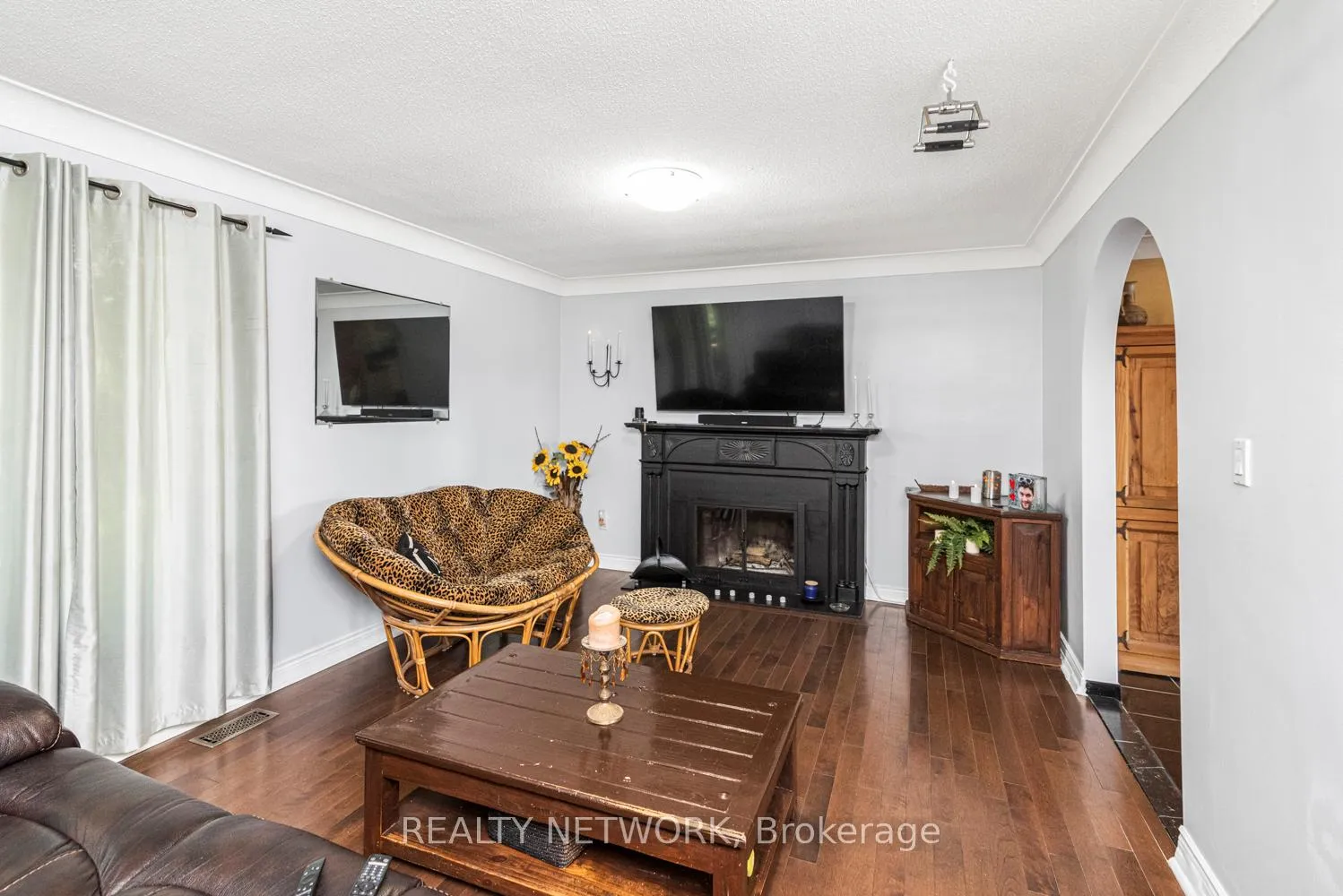 Photo 9 of 24 Harbinger Drive, Hamilton, Rural Stoney Creek — HOMEH