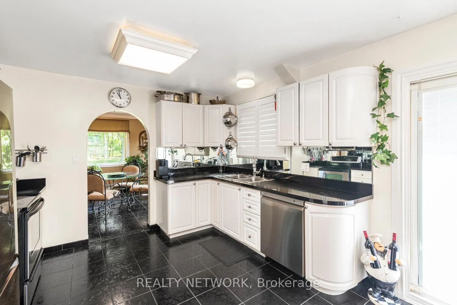 Photo 13 of 24 Harbinger Drive, Hamilton, Rural Stoney Creek — HOMEH