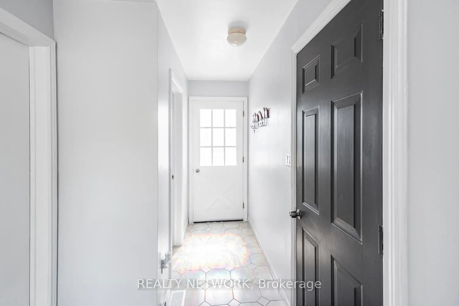 Photo 15 of 24 Harbinger Drive, Hamilton, Rural Stoney Creek — HOMEH