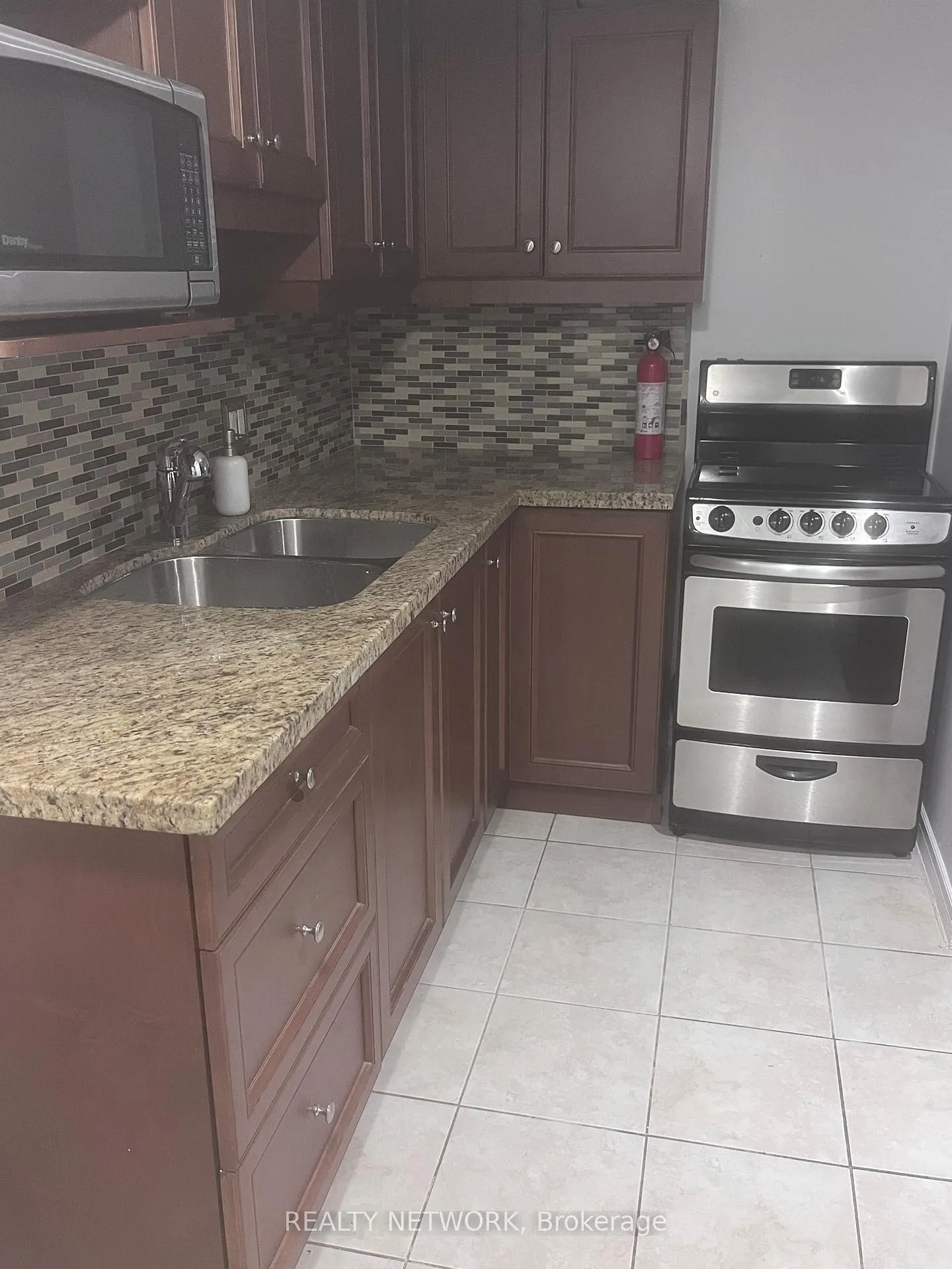 Photo 32 of 24 Harbinger Drive, Hamilton, Rural Stoney Creek — HOMEH