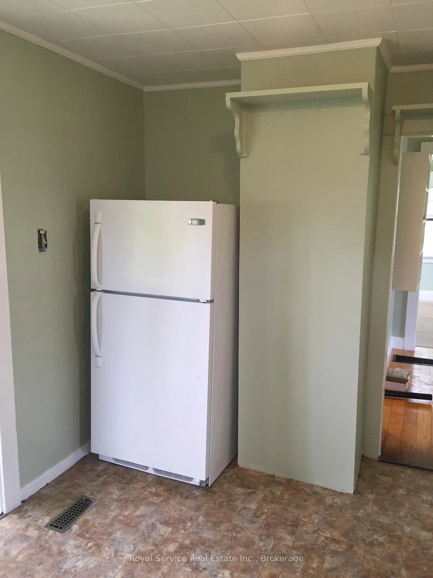 Photo 10 of 5418 Lakeshore Drive, Hamilton Township, Rural Hamilton — HOMEH