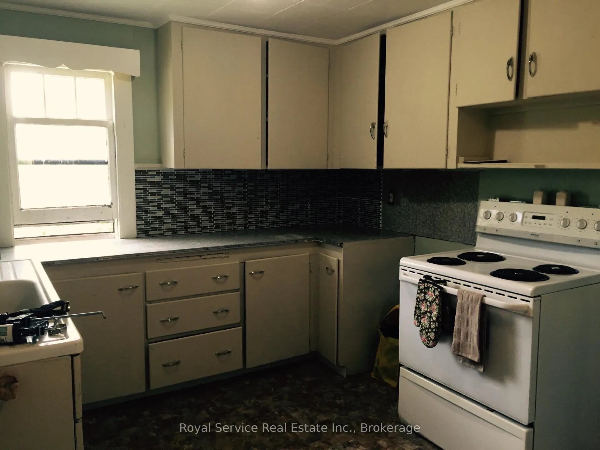 Photo 16 of 5418 Lakeshore Drive, Hamilton Township, Rural Hamilton — HOMEH