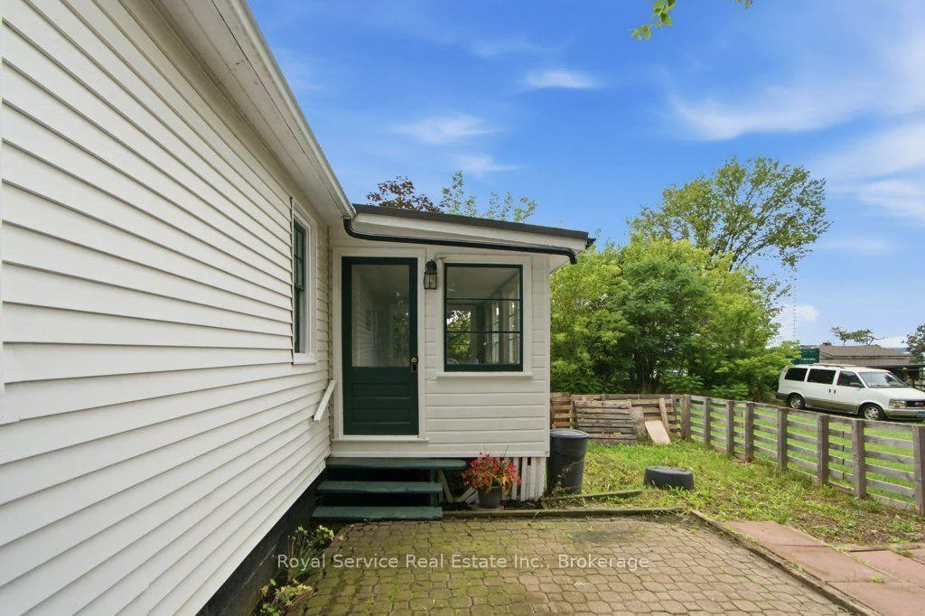 Photo 9 of 5418 Lakeshore Drive, Hamilton Township, Rural Hamilton — HOMEH