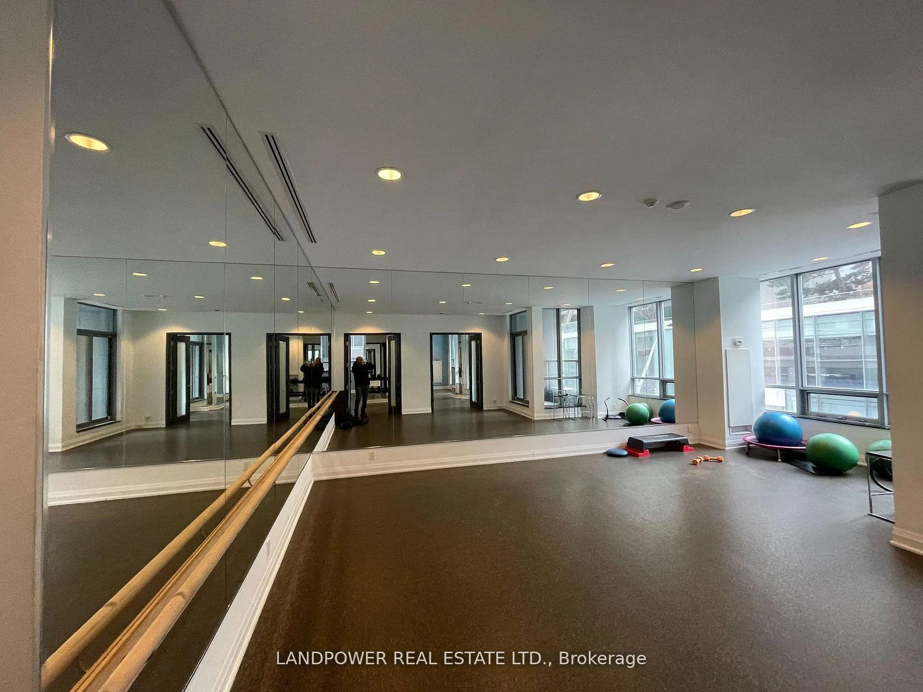 Photo 11 of Unit 1501, 21 Balmuto Street, Toronto, Bay Street Corridor — HOMEH