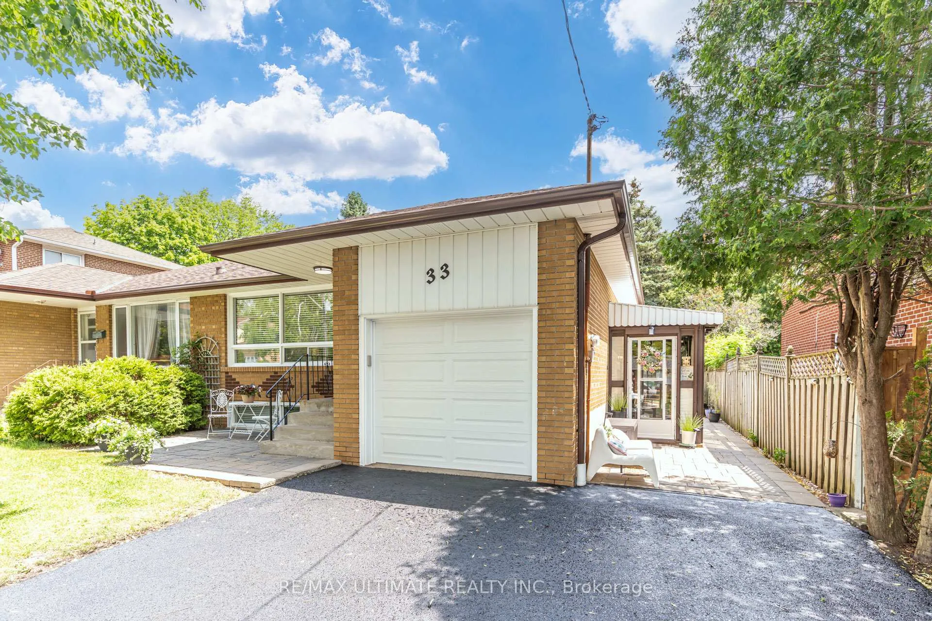 Photo 2 of 33 King Richard Court, Markham, Bullock — HOMEH