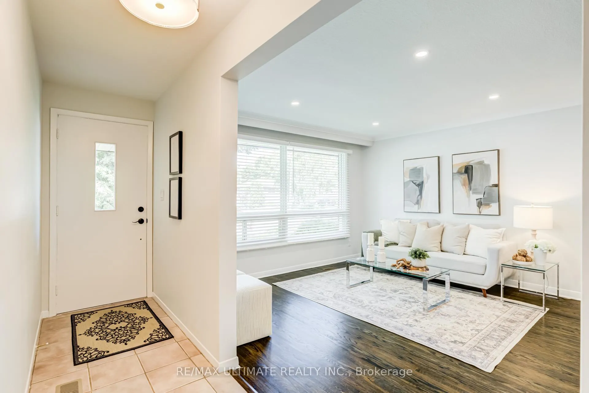Photo 3 of 33 King Richard Court, Markham, Bullock — HOMEH